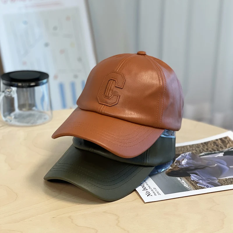 Мужская и женская бейсболка с вышивкой