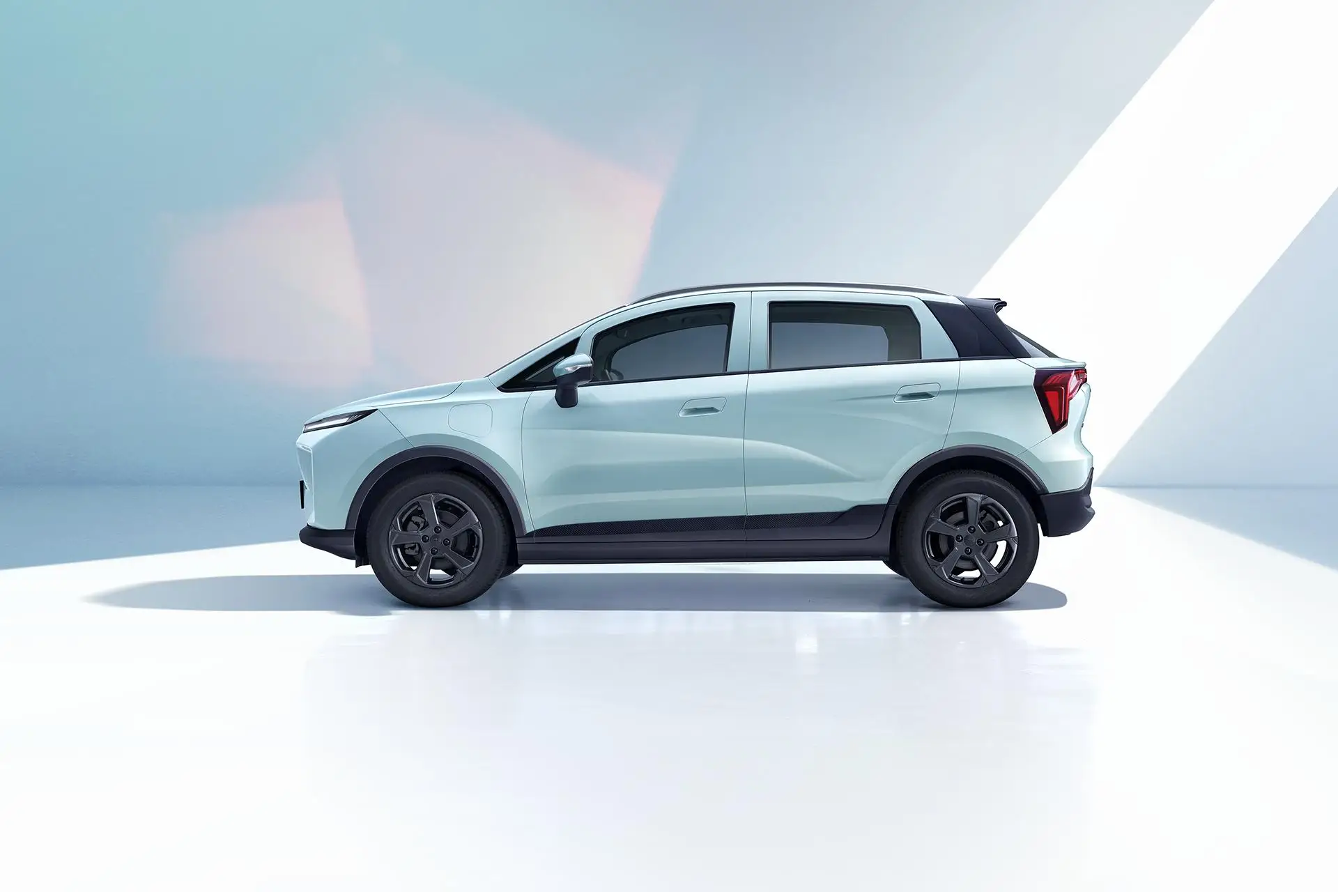 Лидер продаж 2023 электромобиль Geely маленький внедорожник сделано в Китае 320 км и 401 5 дверей мест новые энергетические транспортные