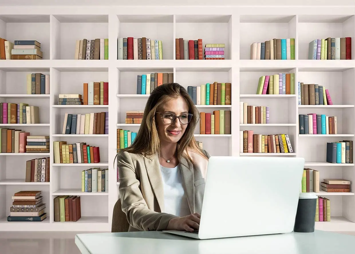 Книжная полка книжный шкаф библиотека Офис фон для хорошей видеоконференции Ретро фон для вечеринки книги