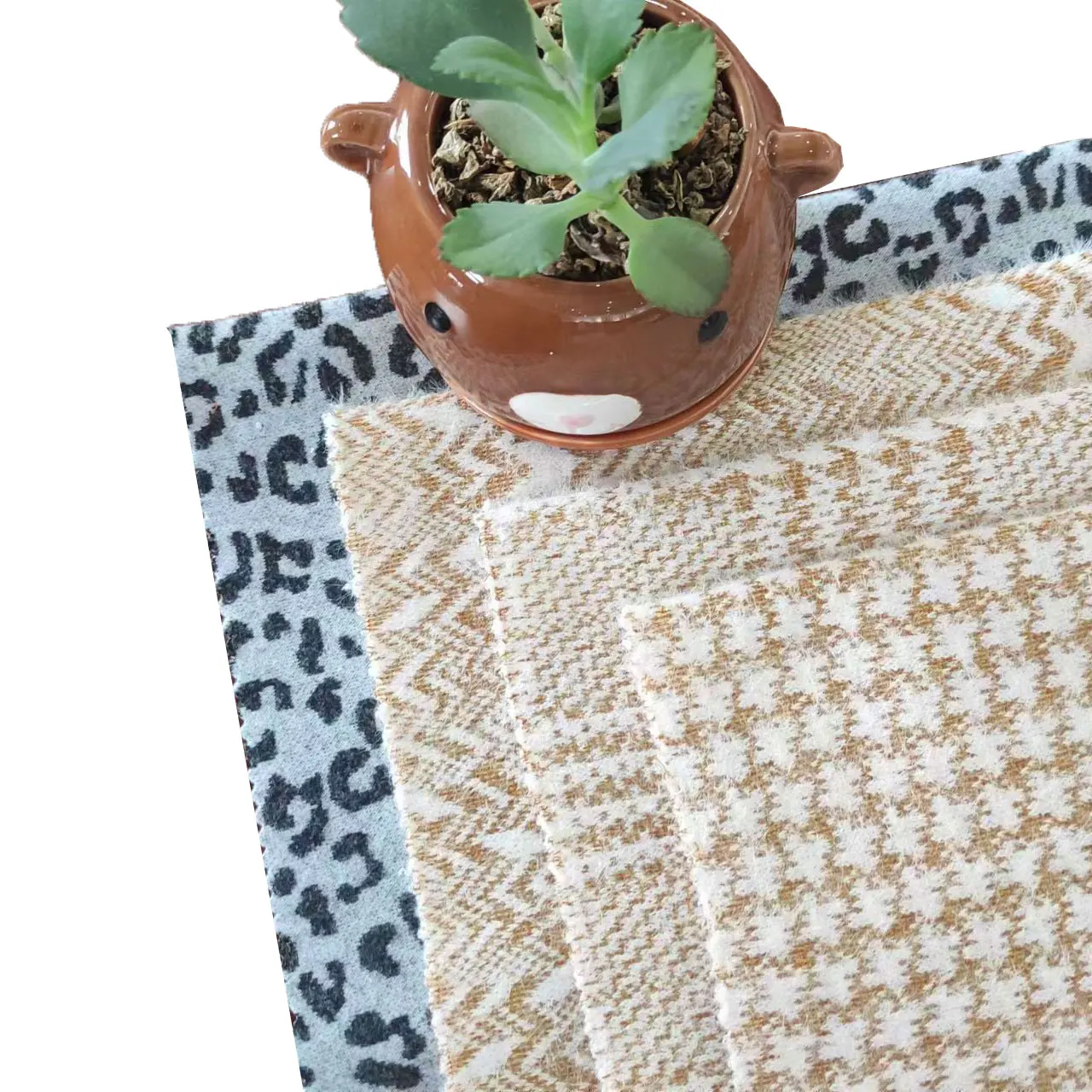 New Fashion Design Pile Plush Texture Houndstooth 61% Polyester 39% Nylon Fleece Knit Jacquard Fabric For Coats