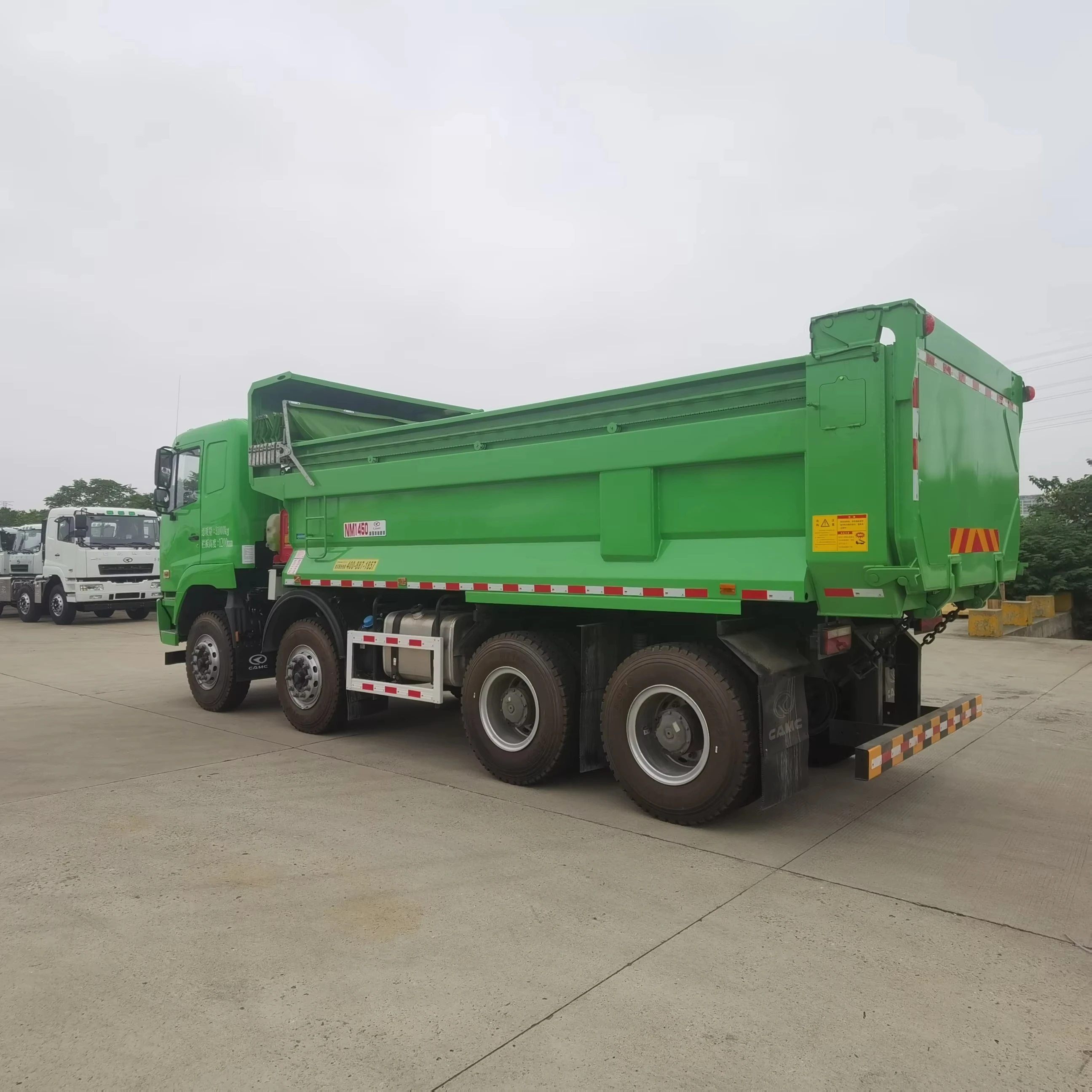 CAMC High Quality 8X4 Classic New Design Heavy Dump Truck Hot Selling Howo Truck 400hp Manual Automatic Steel Diesel Fuel Euro 5