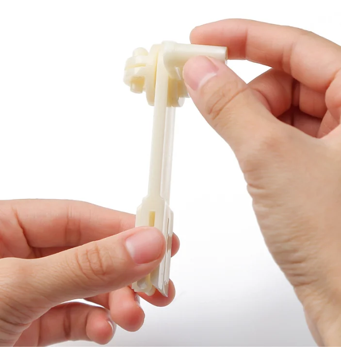 Wholesale Small Cross Stitch Bobbin Winder Machine Plastic DIY Craft Sewing Embroidery Storage Bobbin Winder in Bag Packaging