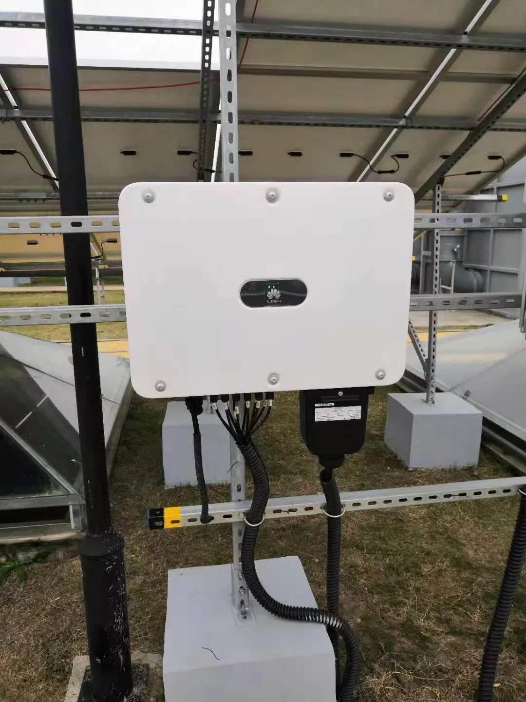 HUAWEI Hybrid Solar Inverter 30KW 36KW 40KW Grid Tie 4 Mppt 3