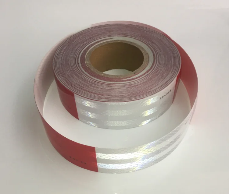 Транспортное средство европейского стандарта DOC-C2 светоотражающими лентами