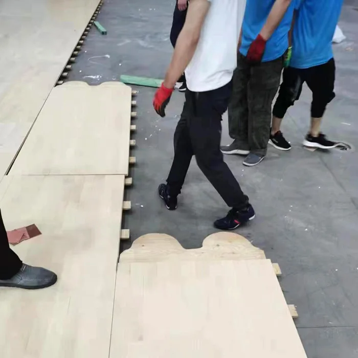 Manufacturer carefully manufactures portable solid wood sports floor basketball squash court maple oak birch beech gym