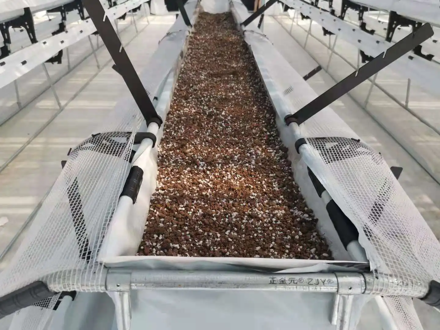 Factory Wholesale Commerical PVC Stand Easy Grow Kit Skyplant Strawberry Greenhouse Hydroponic Growing Shelf Systems