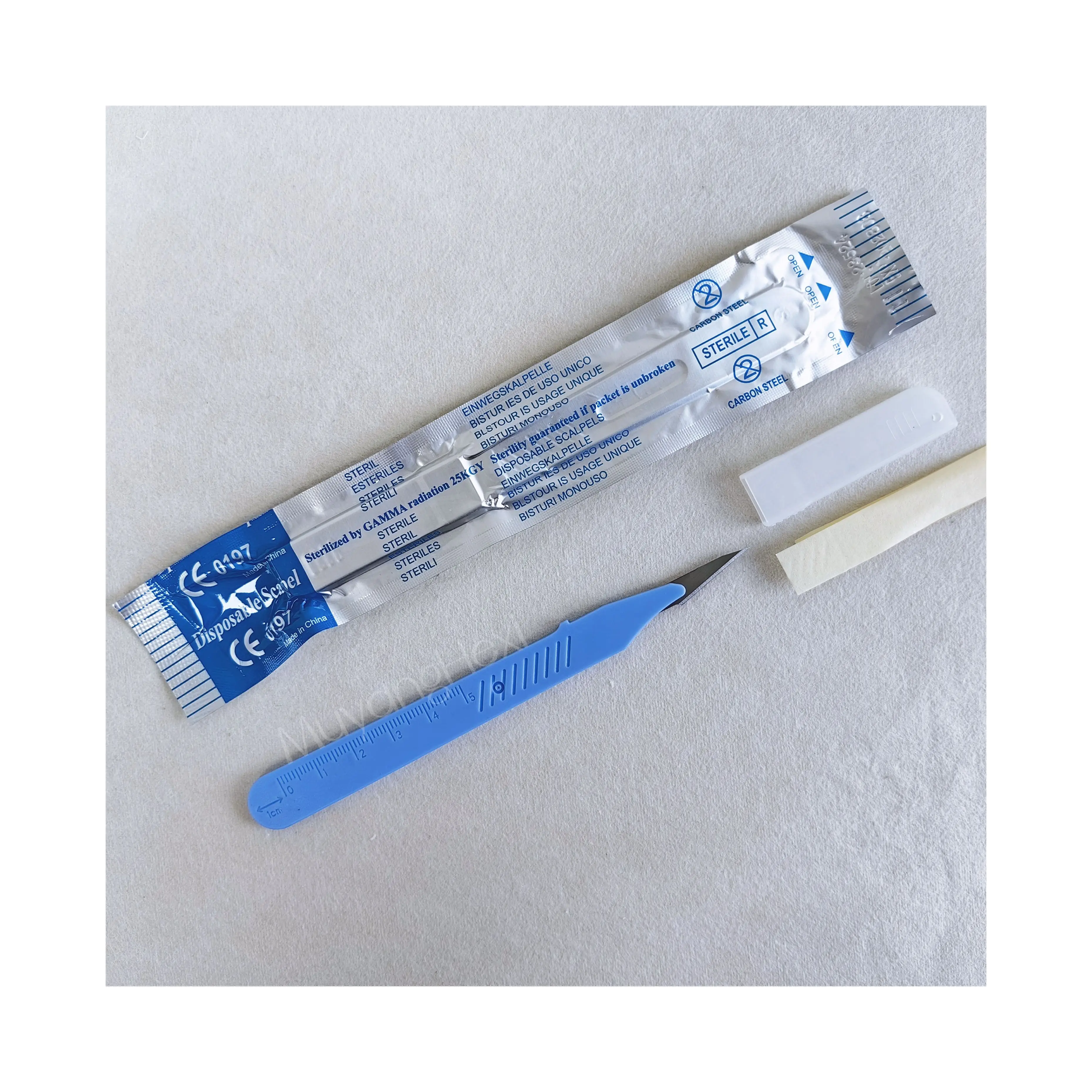 High quality carbon steel safety disposable surgical scalpel