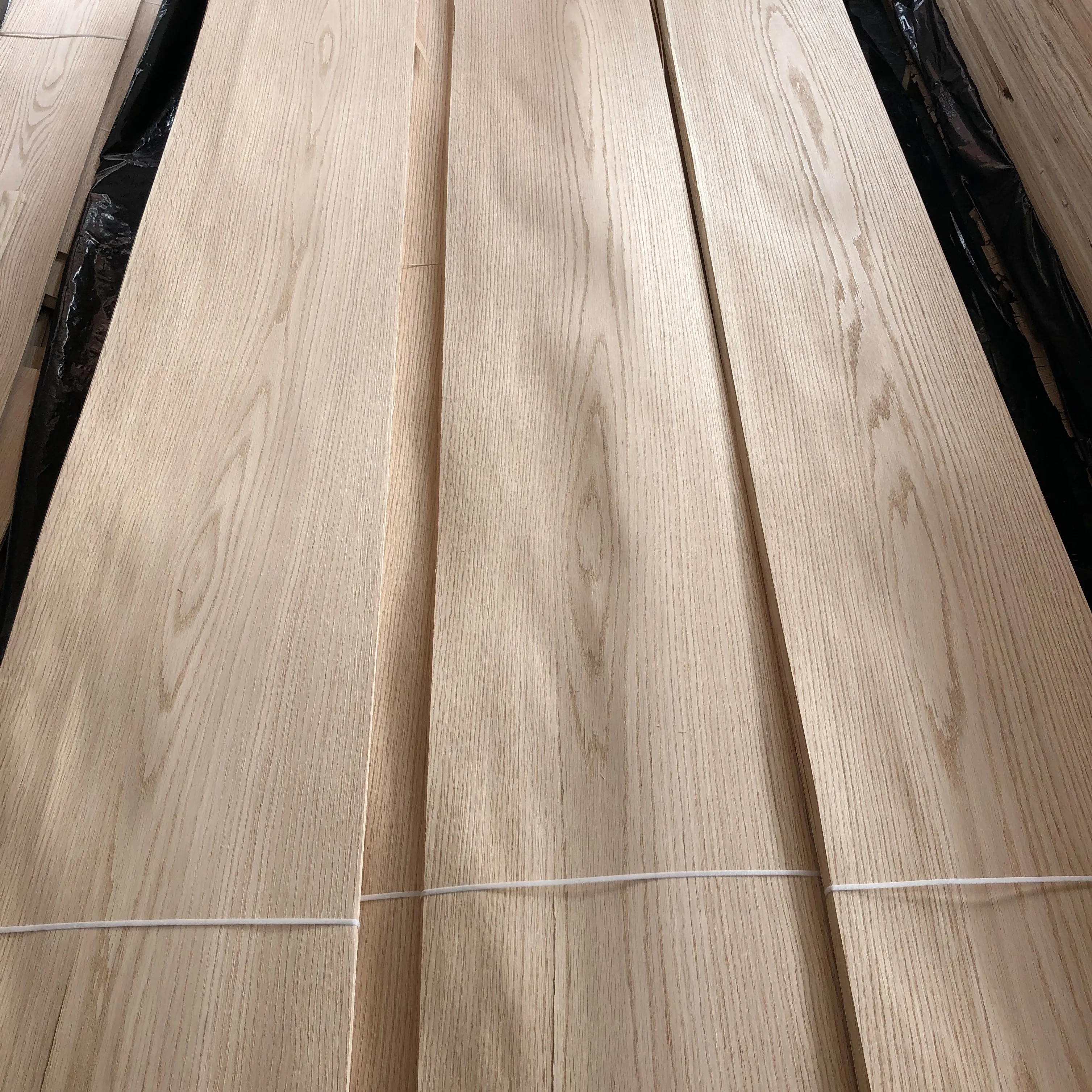 Factory price natural red oak veneer 0.5mm North American red oak veneer furniture plywood MDF decorative veneer