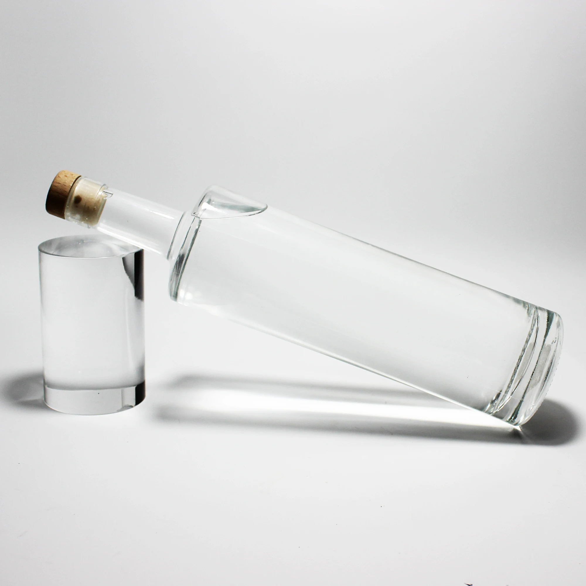 Vodka glass bottle manufacture custom Flat Shoulder 750Ml Liquor vodka whiskey Spirits Glass Bottle