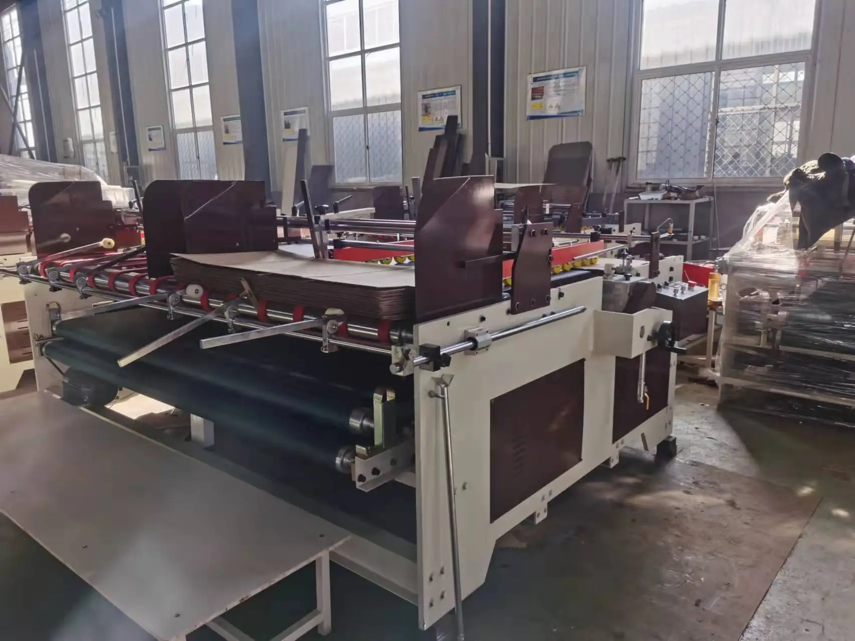 Manual corrugated box folding edge glue machine / carton gluing machine for sale