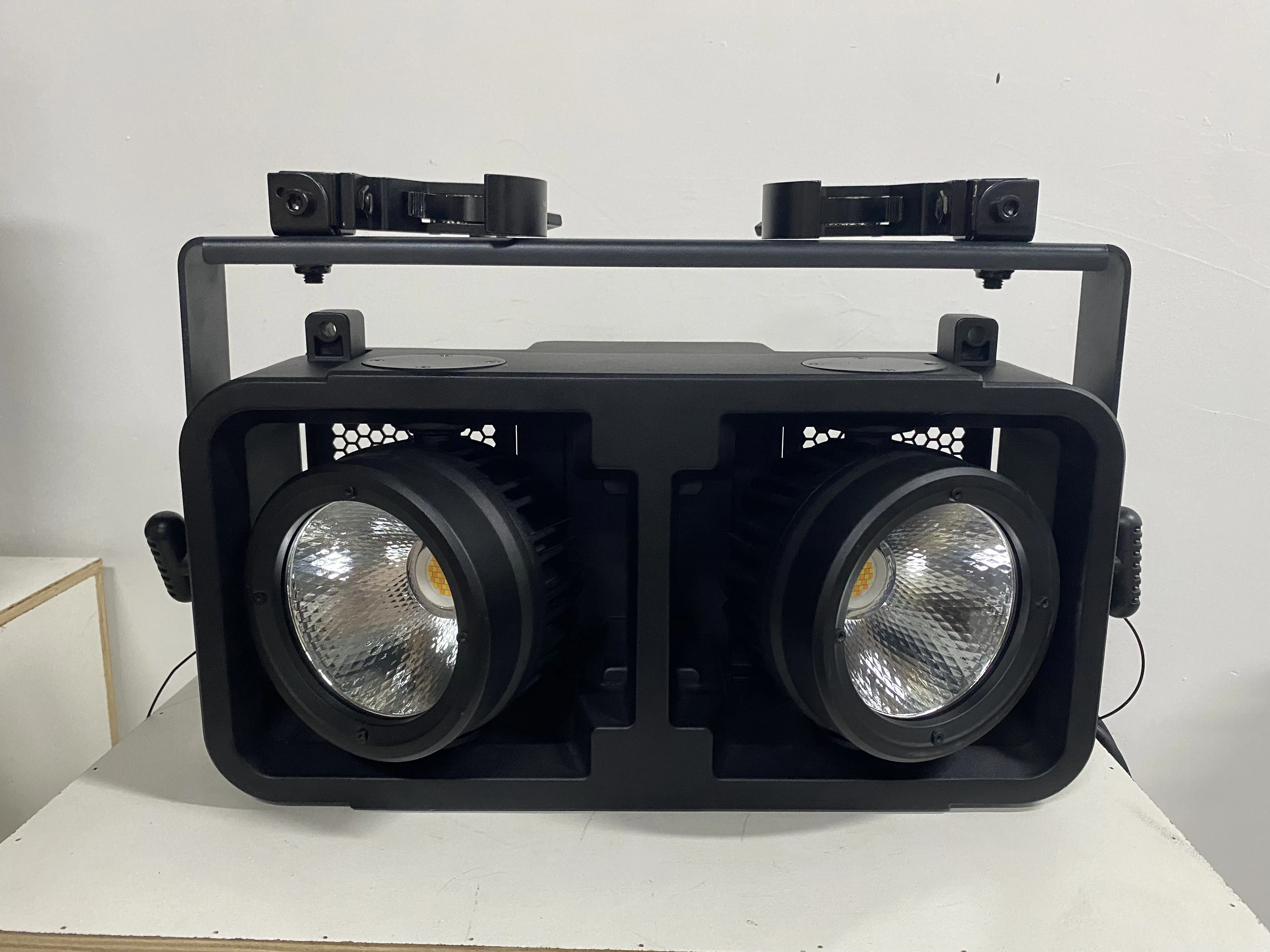 400W Storm 2 Eyes COB  IP65 Waterproof  Moving Head LED Blinder Light