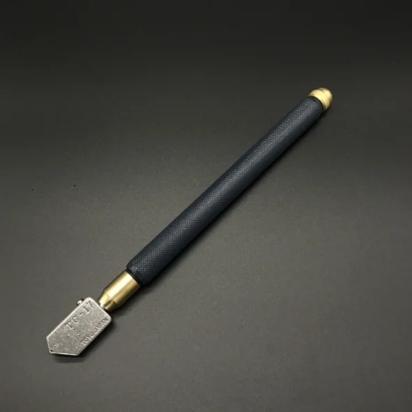 TOYO Long Service Time  Diamond Pointed Manual TC17  Glass Cutter With Iron Handle