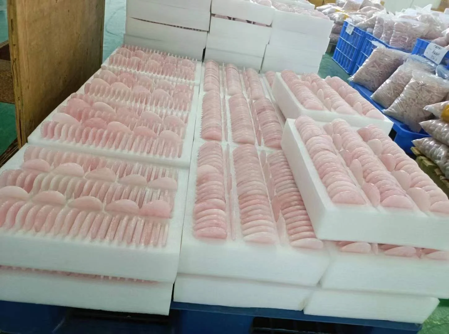 2021 rose quartz face massage  natural stone gouache scraper jade roller