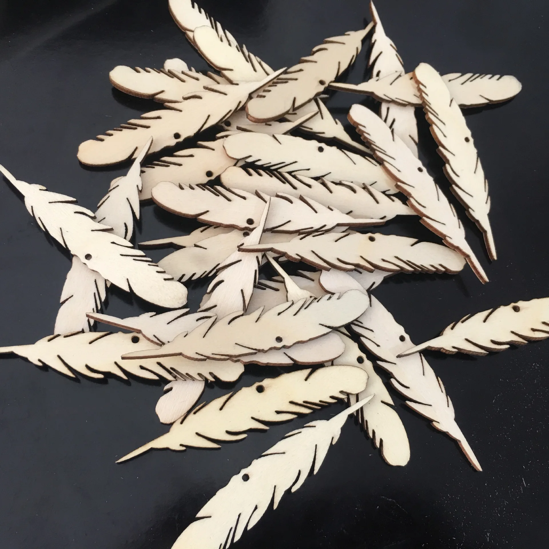 Feather Wood Crafts DIY Blank Pine Wood Slices Religious Style for Wall Wedding & Party Room Decoration with Mascot Theme