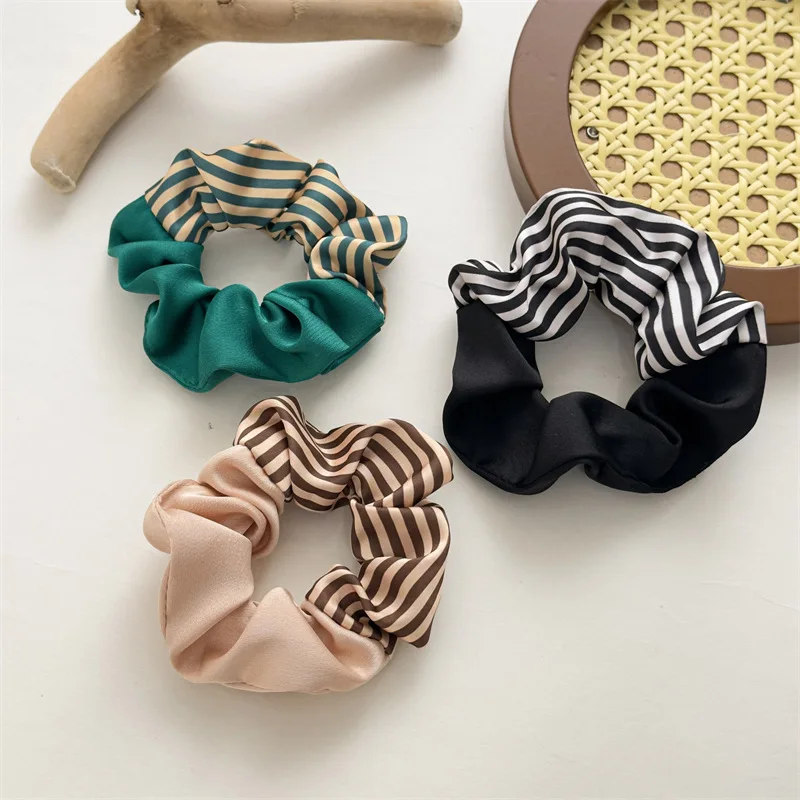 2023 Wholesale Elastic Women Rubber Bands Ponytail Holders Accessory Spring Custom Print Satin Stripe Scrunchies