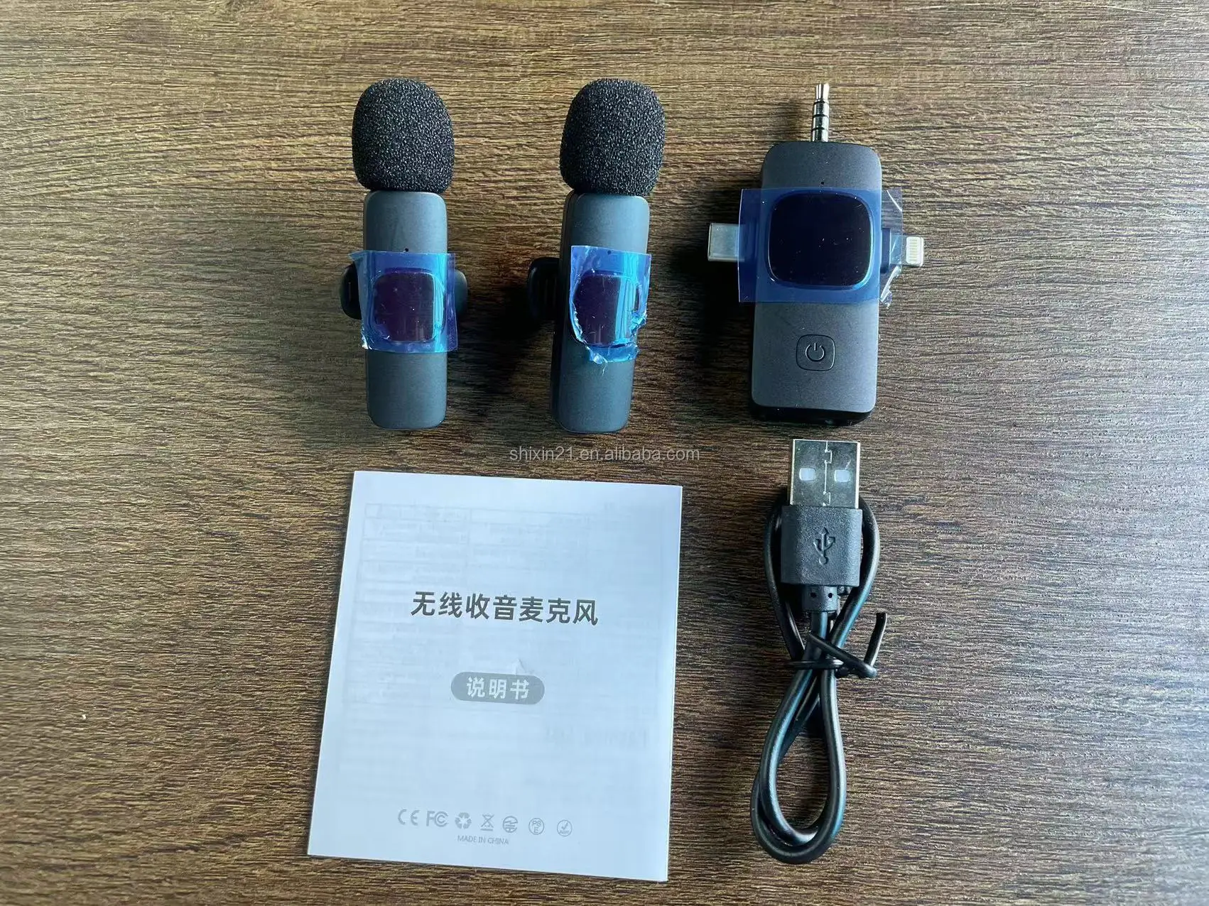 K15 3 Live Streaming Studio Equipment 3 In 1 Wireless Clip Lavalier Microphone Vlogging Kit Mini Portable Lapel Mic