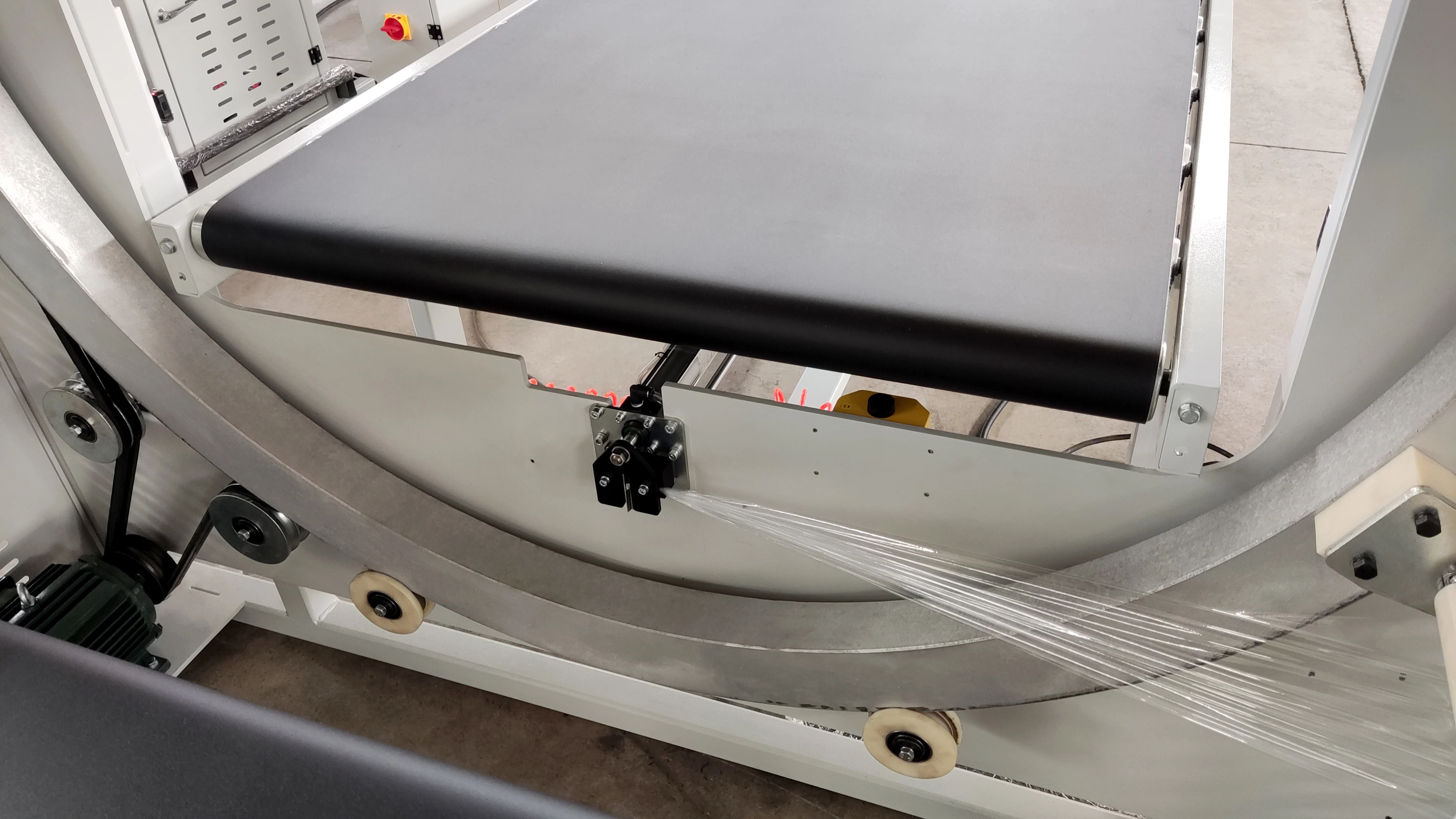 UCR-S1600 Automatic Horizontal Orbital Stretch Wrapper Orbital Stretch Wrapping Machine for Doors