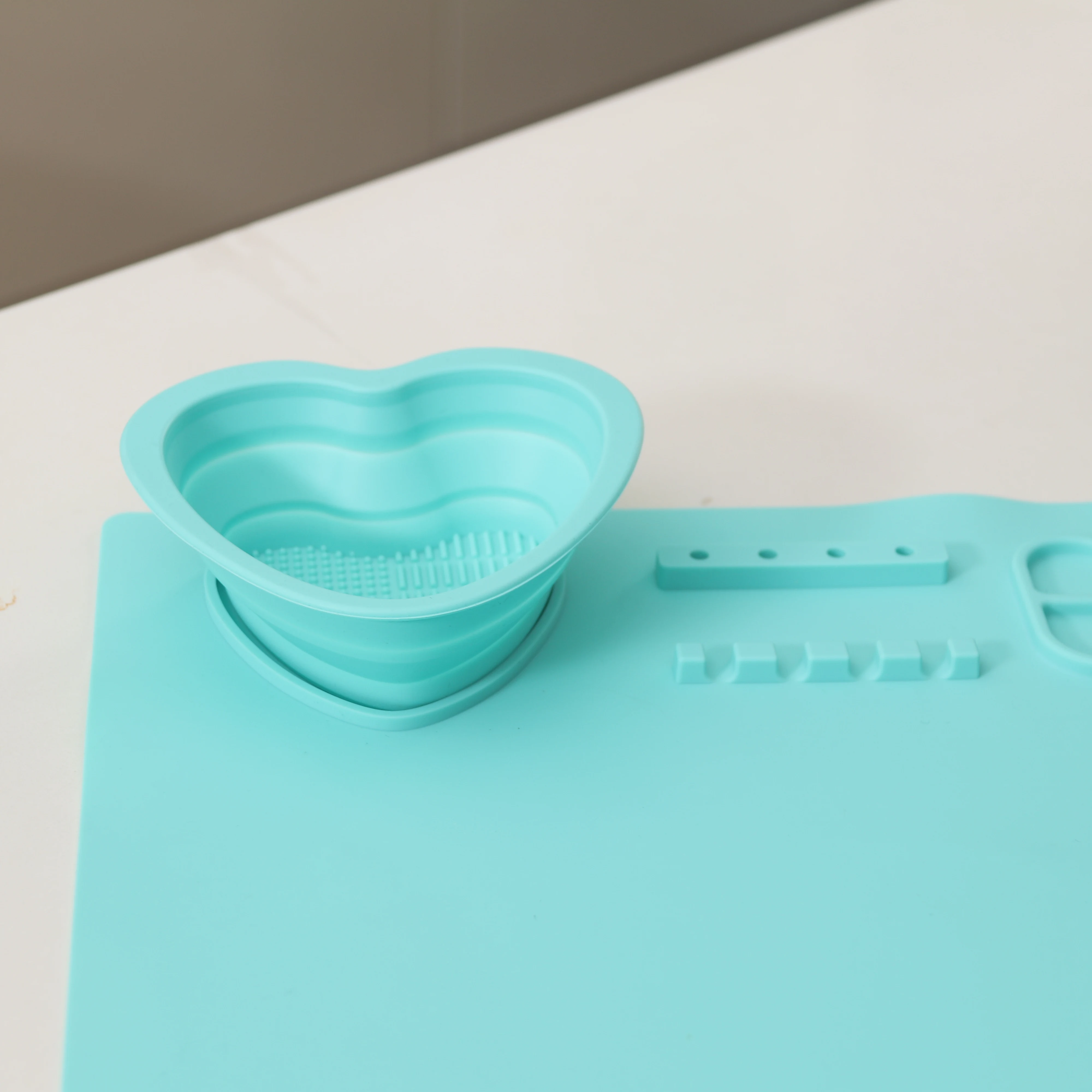 2023 New Design Custom Silicone Painting Mat with Cup for Children Painting Mat Kid Drawing Pad Silicone Mats For Crafting