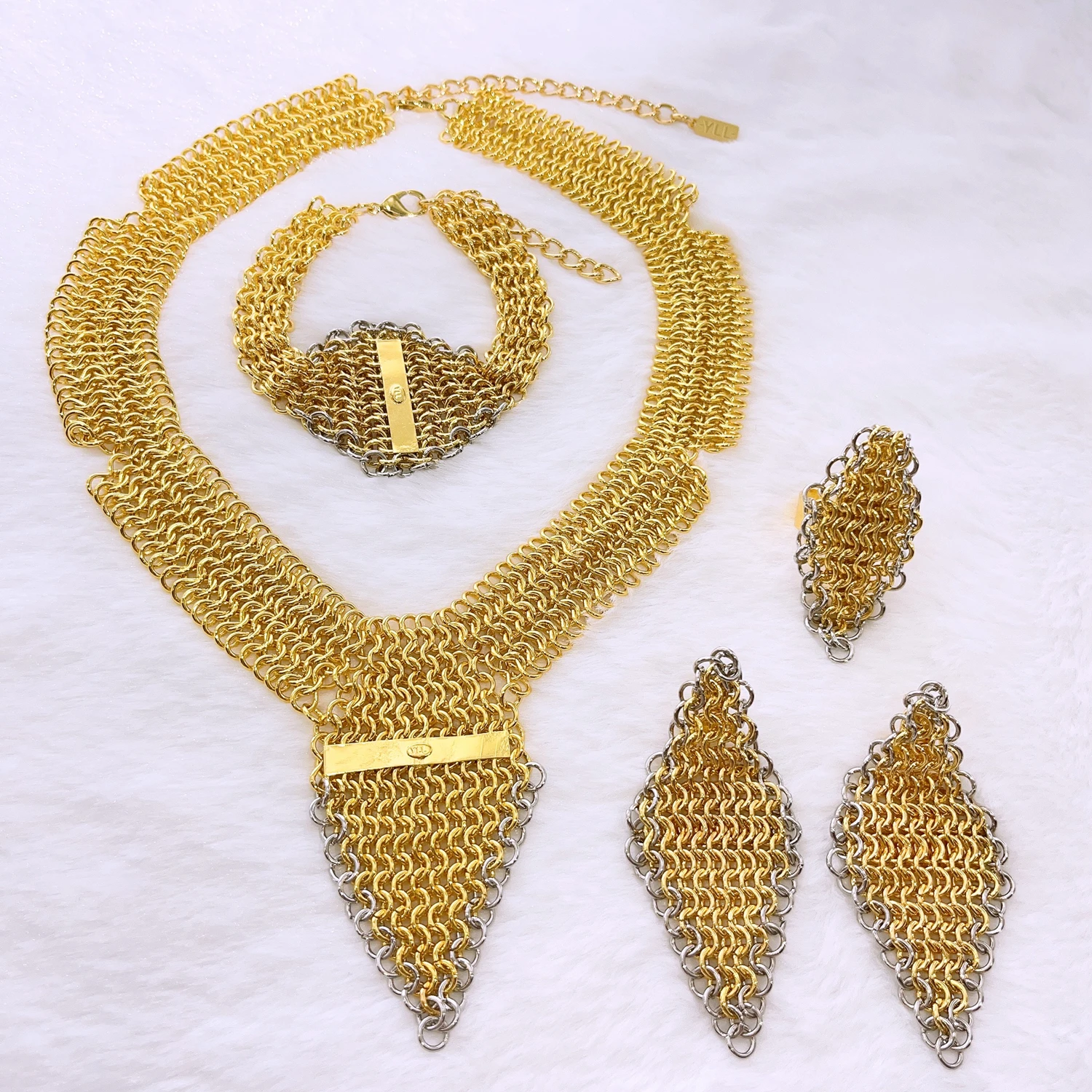 Zhuerrui new 24k gold-plated jewelry set Italian luxury hollow chain Dubai jewelry Bride wedding jewelry 4-piece gift boxH50086