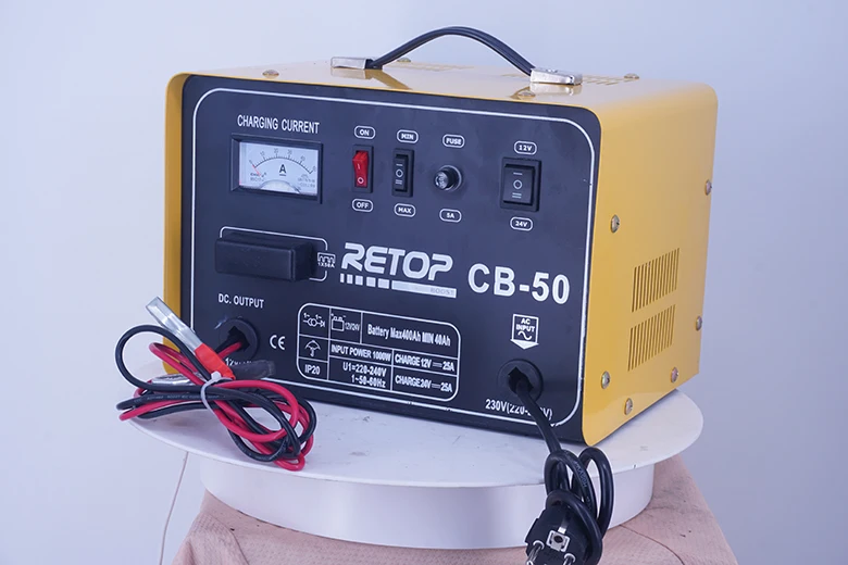 Портативное небольшое автомобильное зарядное устройство и стартер CB 15