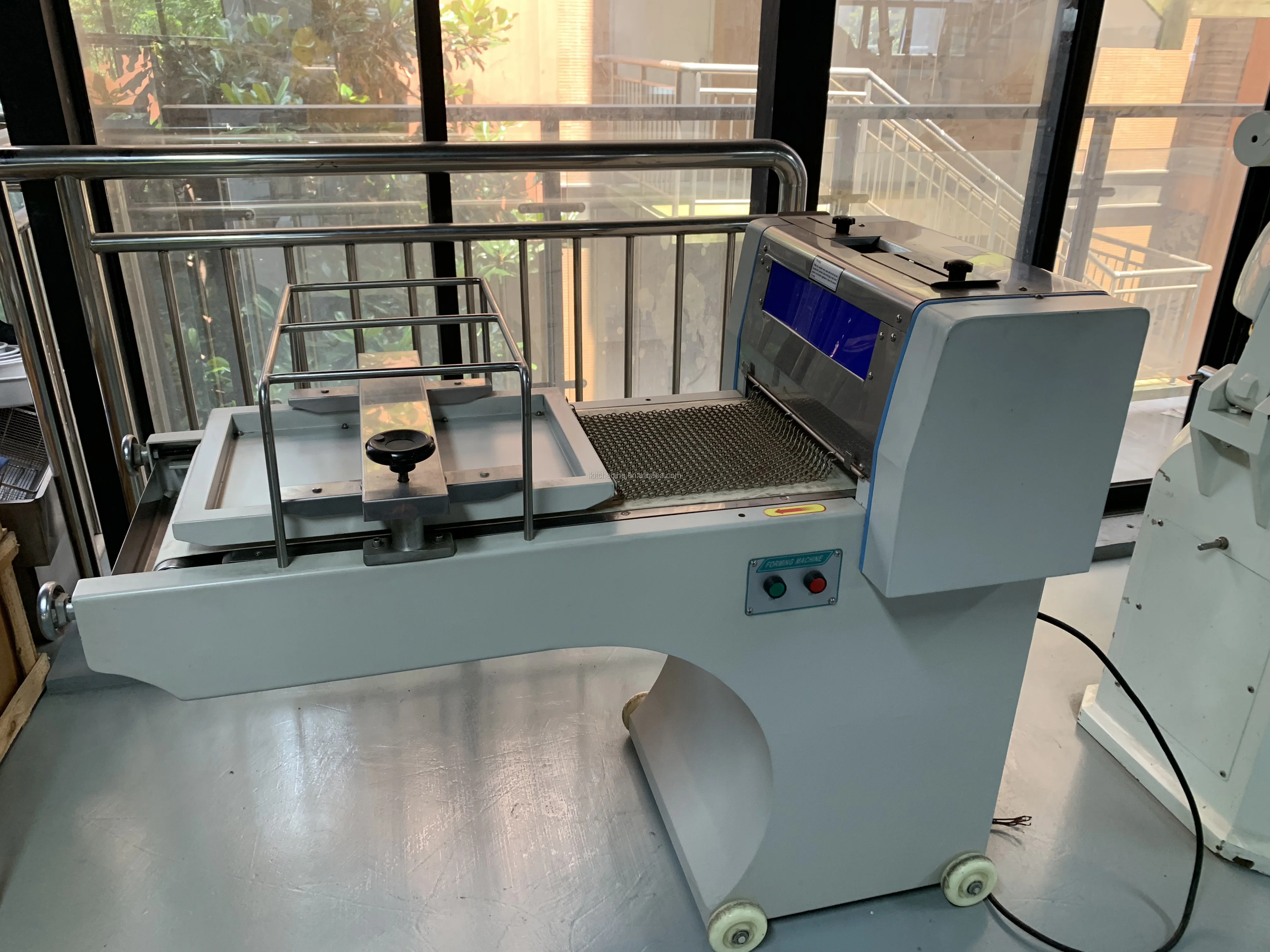 Industrial automatic bread machine toast dough moulder / bread molding machine for toast