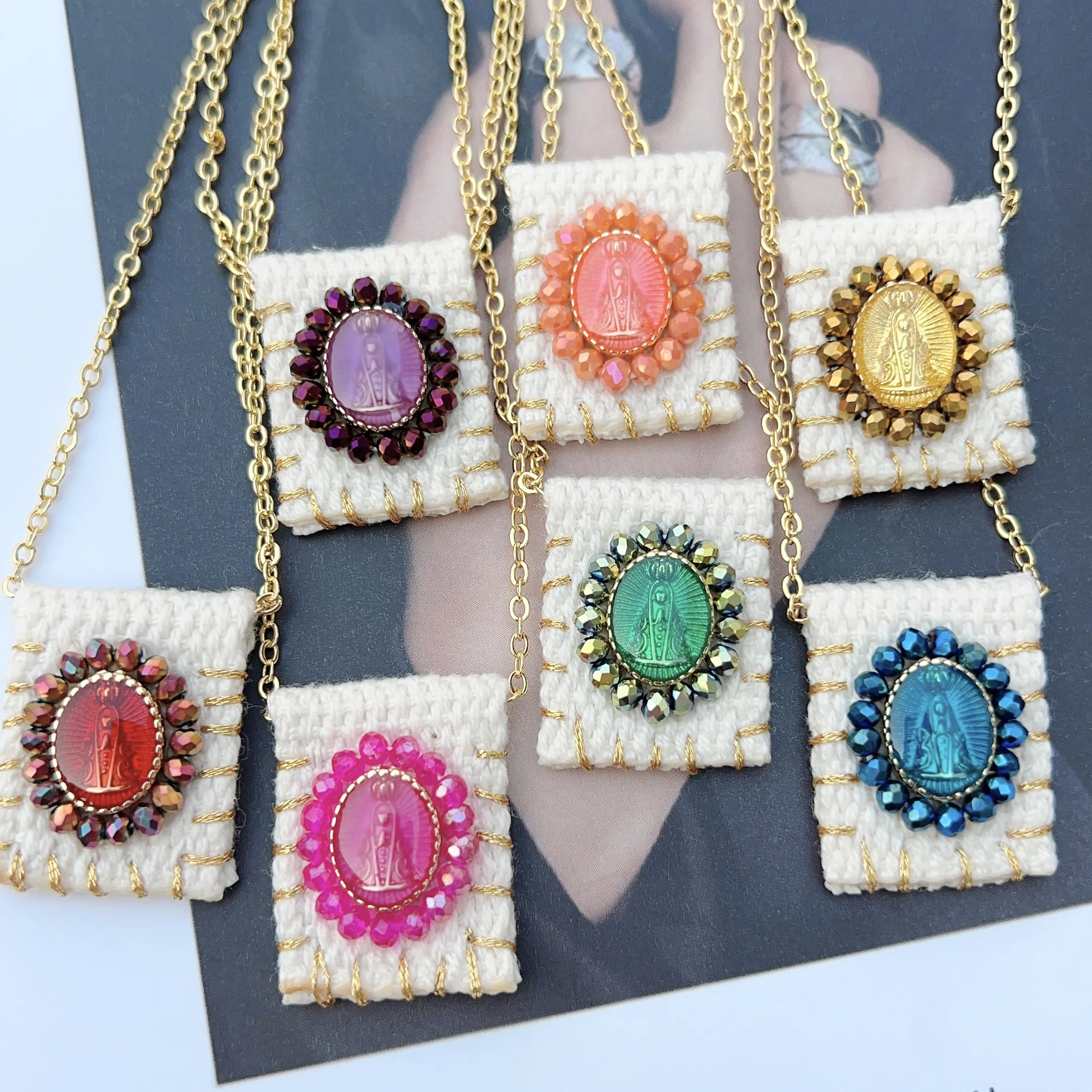 Женское колье с кулоном в стиле Гуадалупе