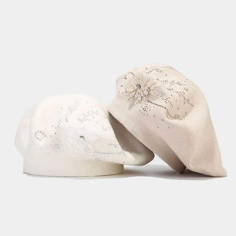 French Retro Hot Rhinestone Small Flower Knitted Bud Hat New Black Painter Hat Beret Hat For Women