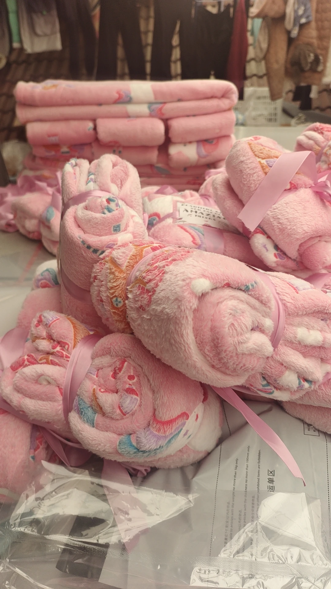 Hot Sale Luminous Blanket unicorn Design Custom Flannel Shine Glow in the Dark unicorn Blanket for Children