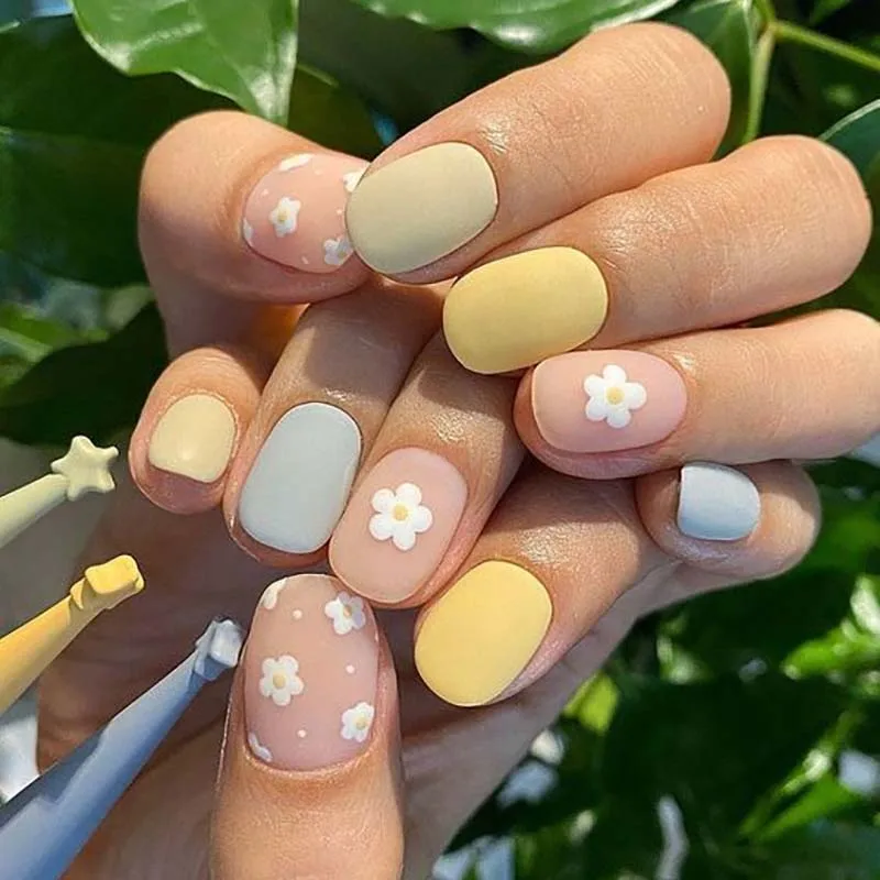Daily wearable short oval young girl lovely matte abs nails matte yellow flower private label logo custom fake nails suppliers