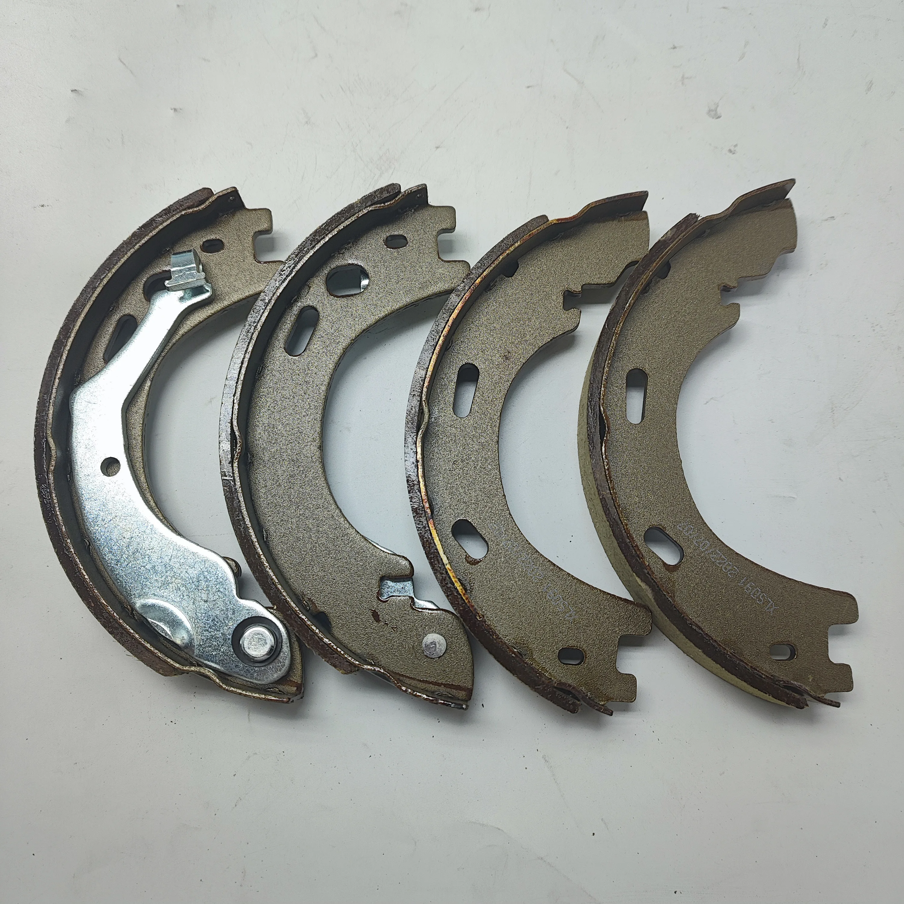 SAIC MAXUS T60 Rear Brake Shoe LDV T60 Hand Brake Pads C00089219 C00089218