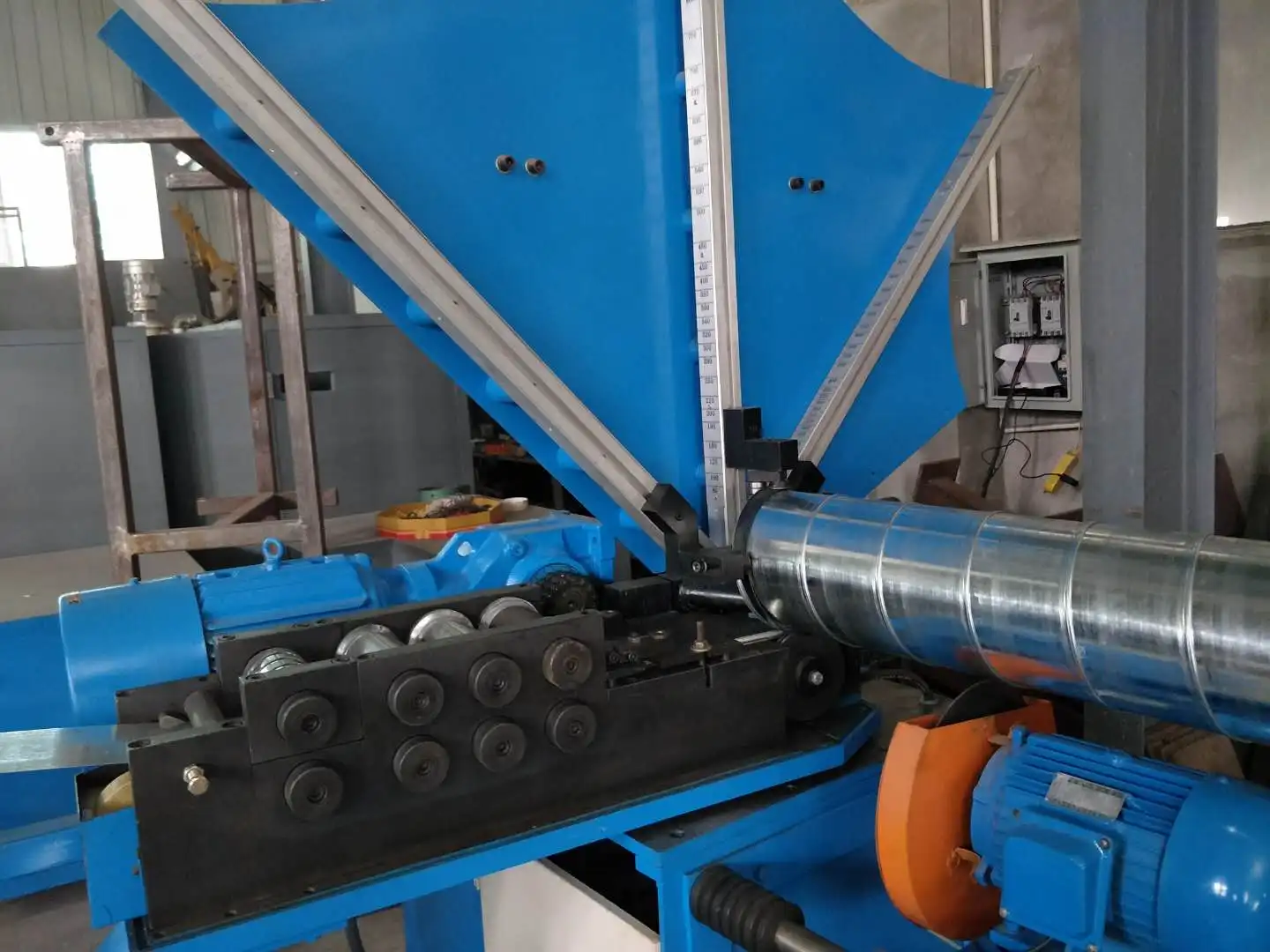 HVAC spiral duct machine for helix ventilation ducts