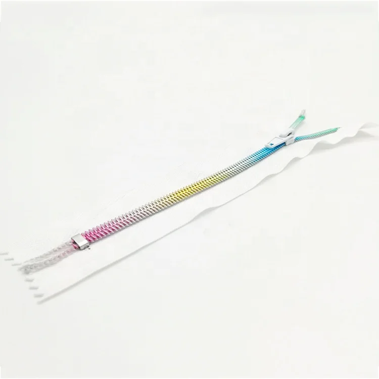Популярная нейлоновая застежка-молния с радужными цветными зубцами