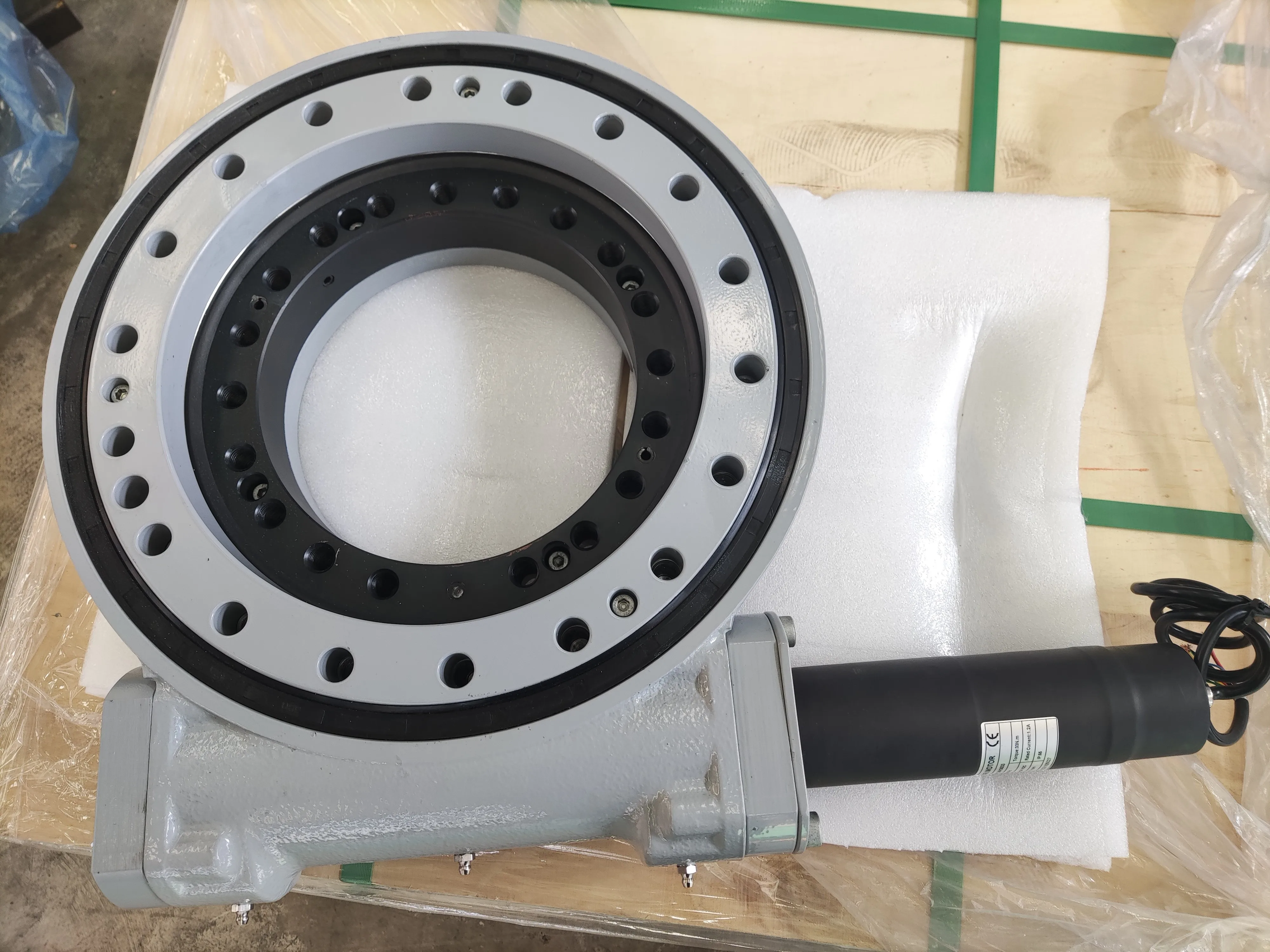 SE12 Slewing Drive With 24V DC Gear Motor, High accuracy For PV, CPV And CSP Solar Energy