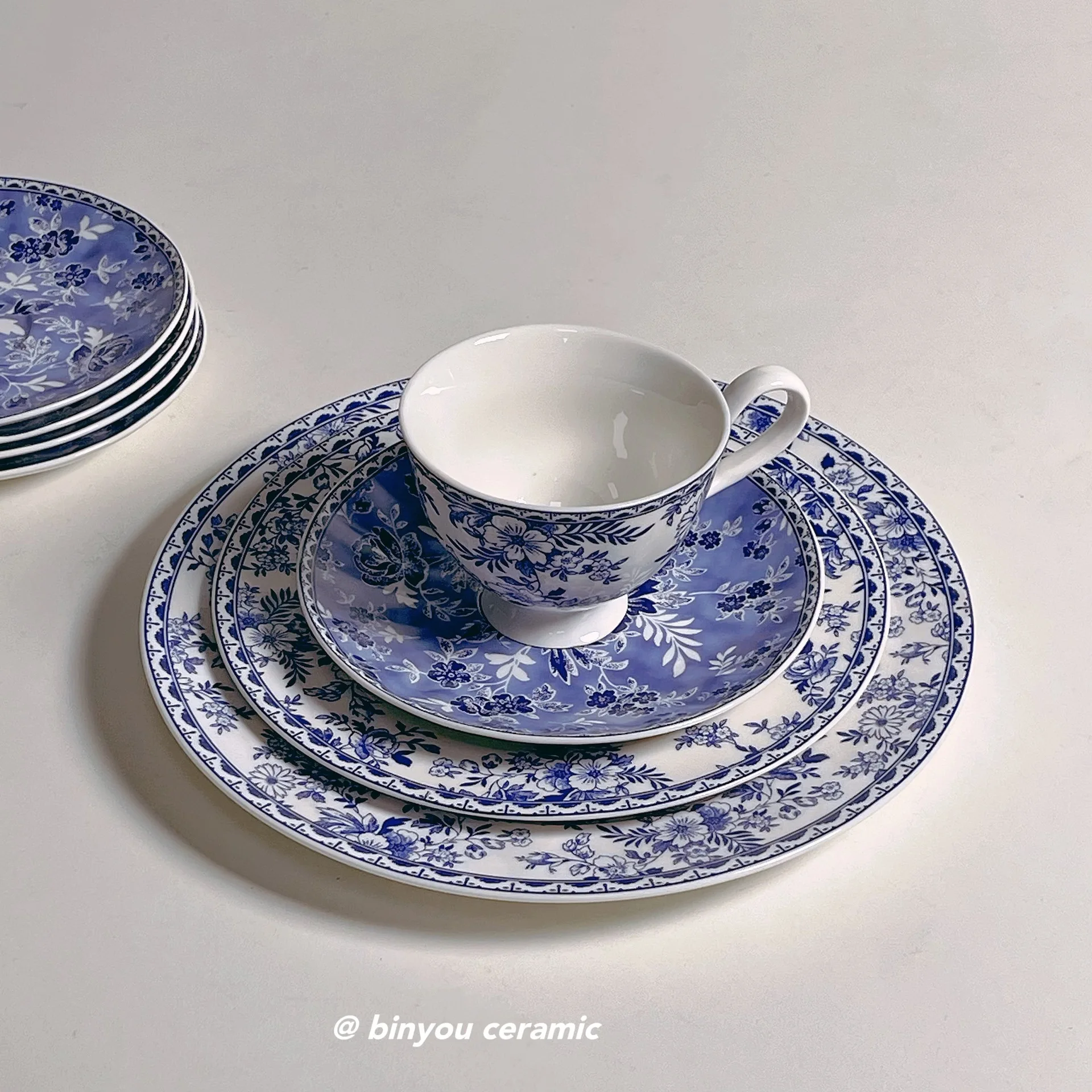 2024 hot seller  luxury Chinese style vintage porcelain tea coffee cup set cup and sauce set for wedding restaurant coffee shop