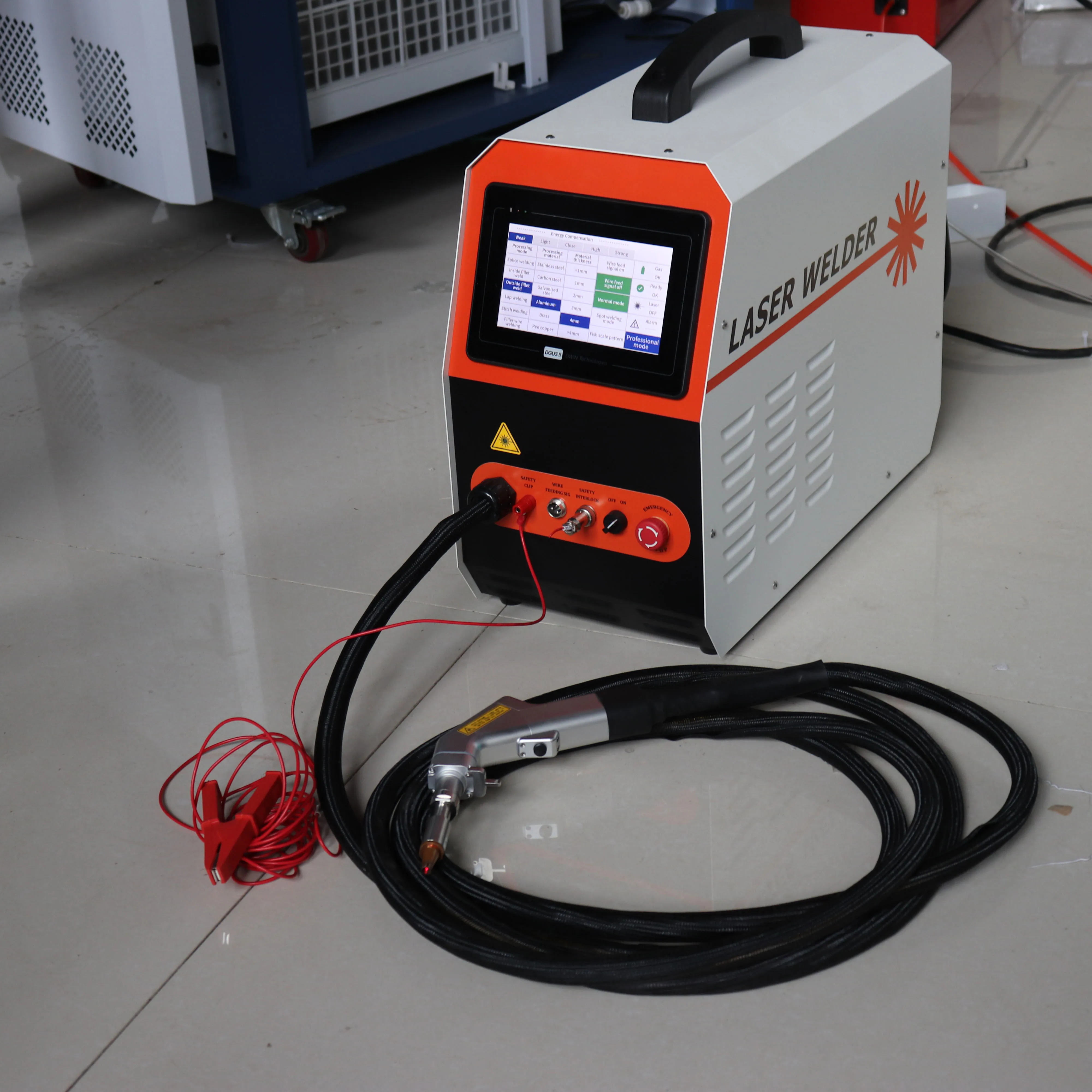 2024 new 3-in-1 Handheld 1500W 1800W Laser Welder Machine with Air Cooling Laser Source Gear Core Component Metal Welding