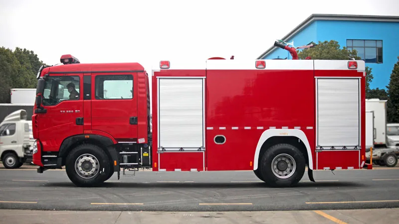 China Heavy Duty Truck HOWO 8 tons of fire sprinkler emergency rescue truck Suitable for fighting fires, road cleaning,