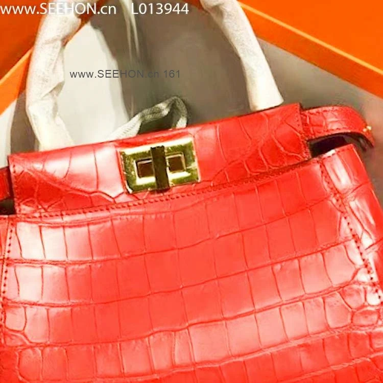 Sophisticated design, premium quality crocodile hide, long-lasting skin on desk organizers