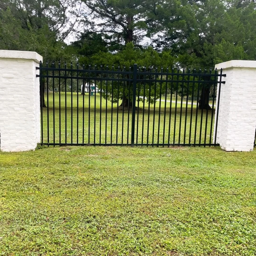 China Factory Supply Customized Modern Outdoor hill  Removable Rackbale Galvanized Steel Fence