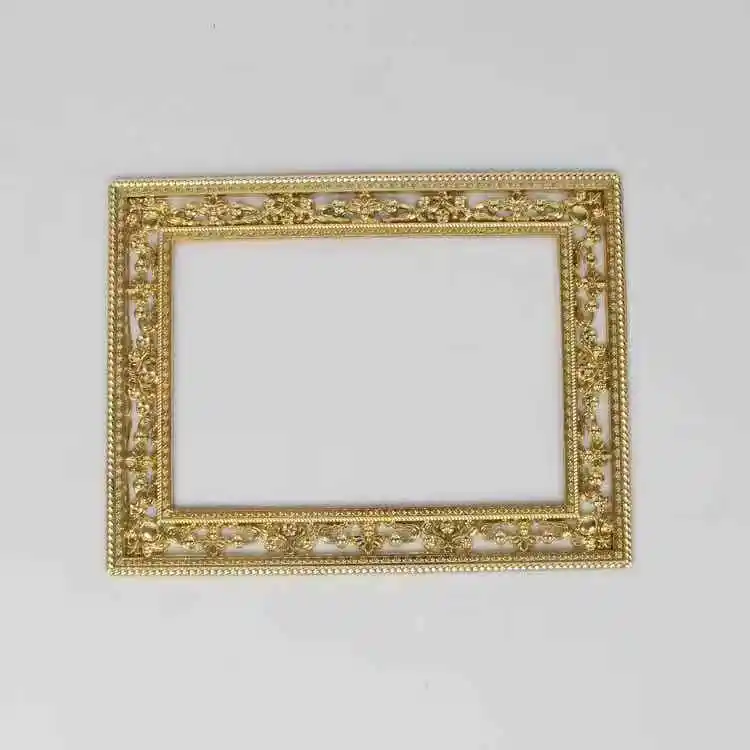 HOT Selling Electroplate hollow out heart-shaped style square plastic photo frame apply for put the photos