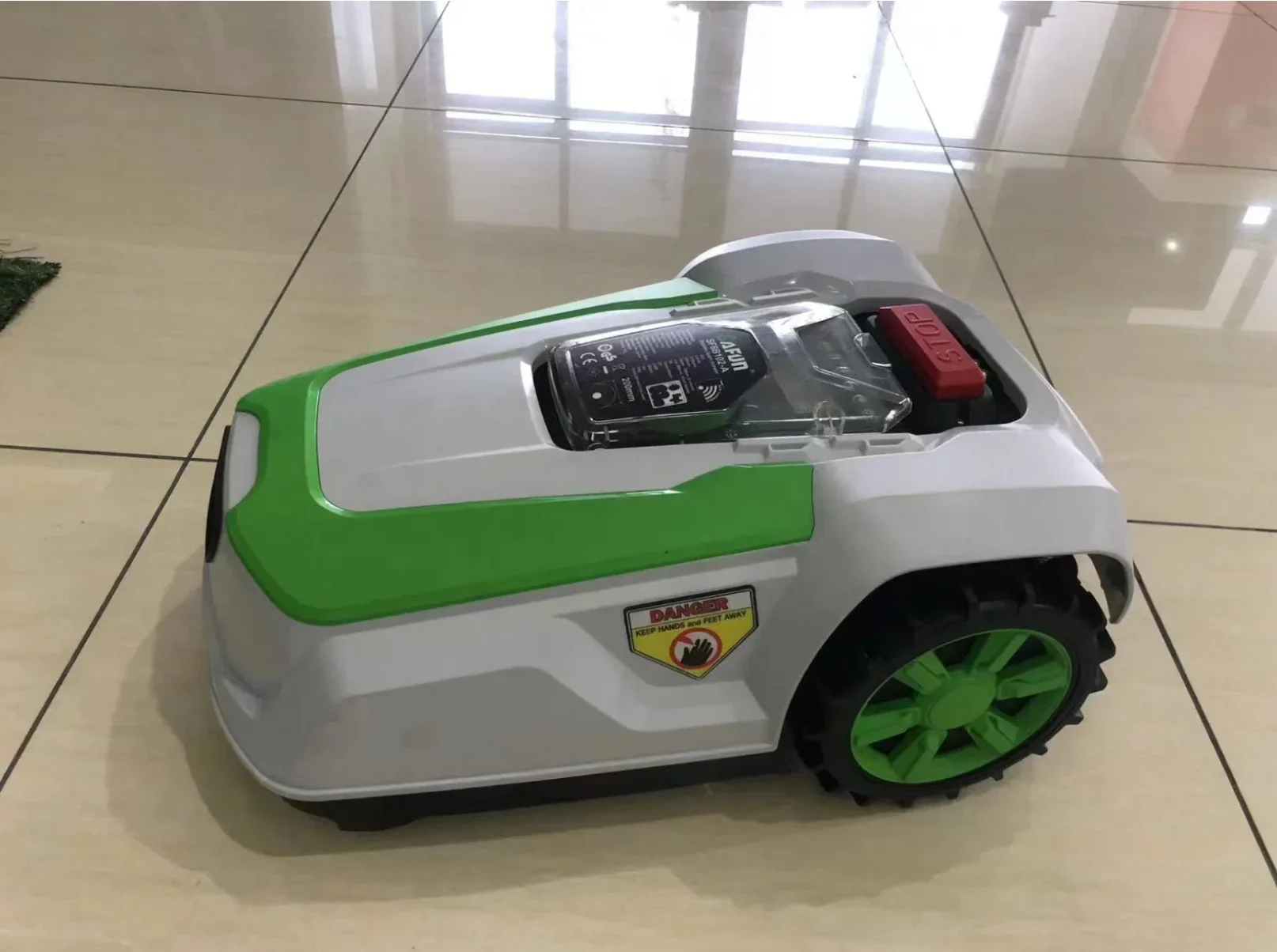 2023 GPS High Quality Intelligent Robotic Lawnmower Grass Cutting Robotic Mowers Electric OEM IP 67 20v App Controlled Model 0cc