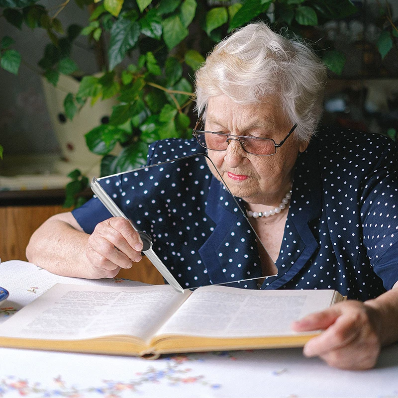 Hot sale LED light hanging large screen reading magnifier desktop magnetic magnifier suitable for elderly neck wearing reading