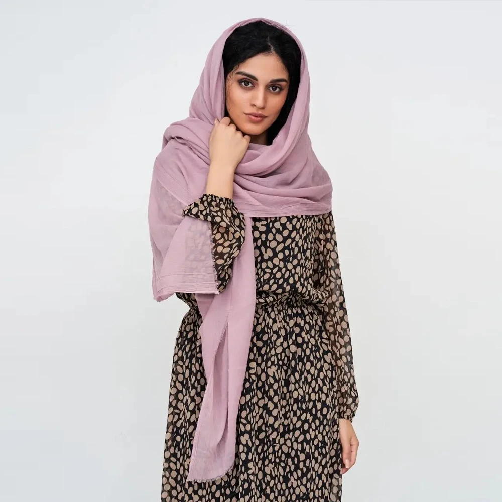 High quality solid color soft and comfortable pleated cotton hijab shawl daily use with sunscreen and breathable ladies scarf