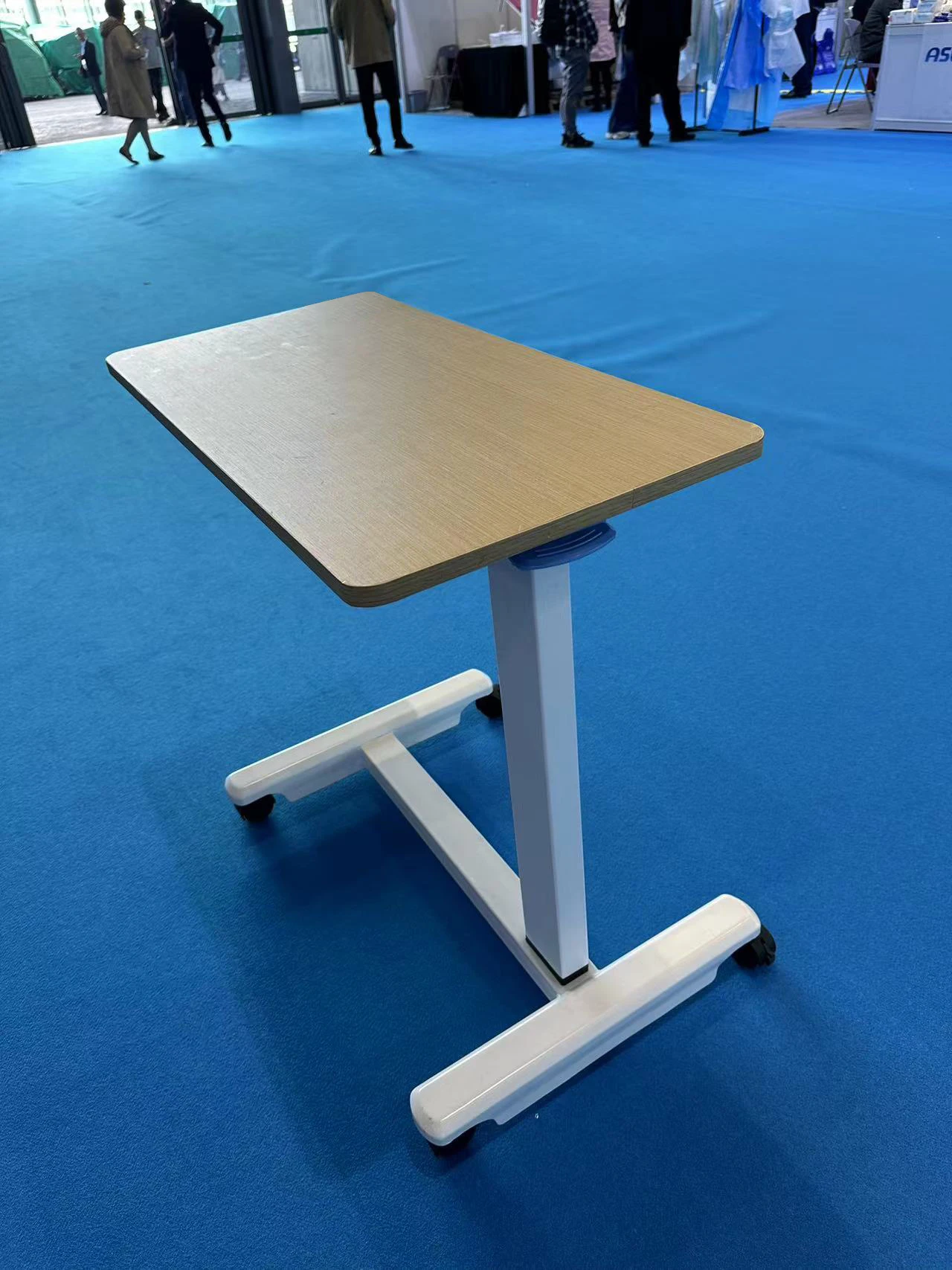 latest gas spring lifting height adjustable medical dinning nurse table computer table cheap hospital overbed table with wheels