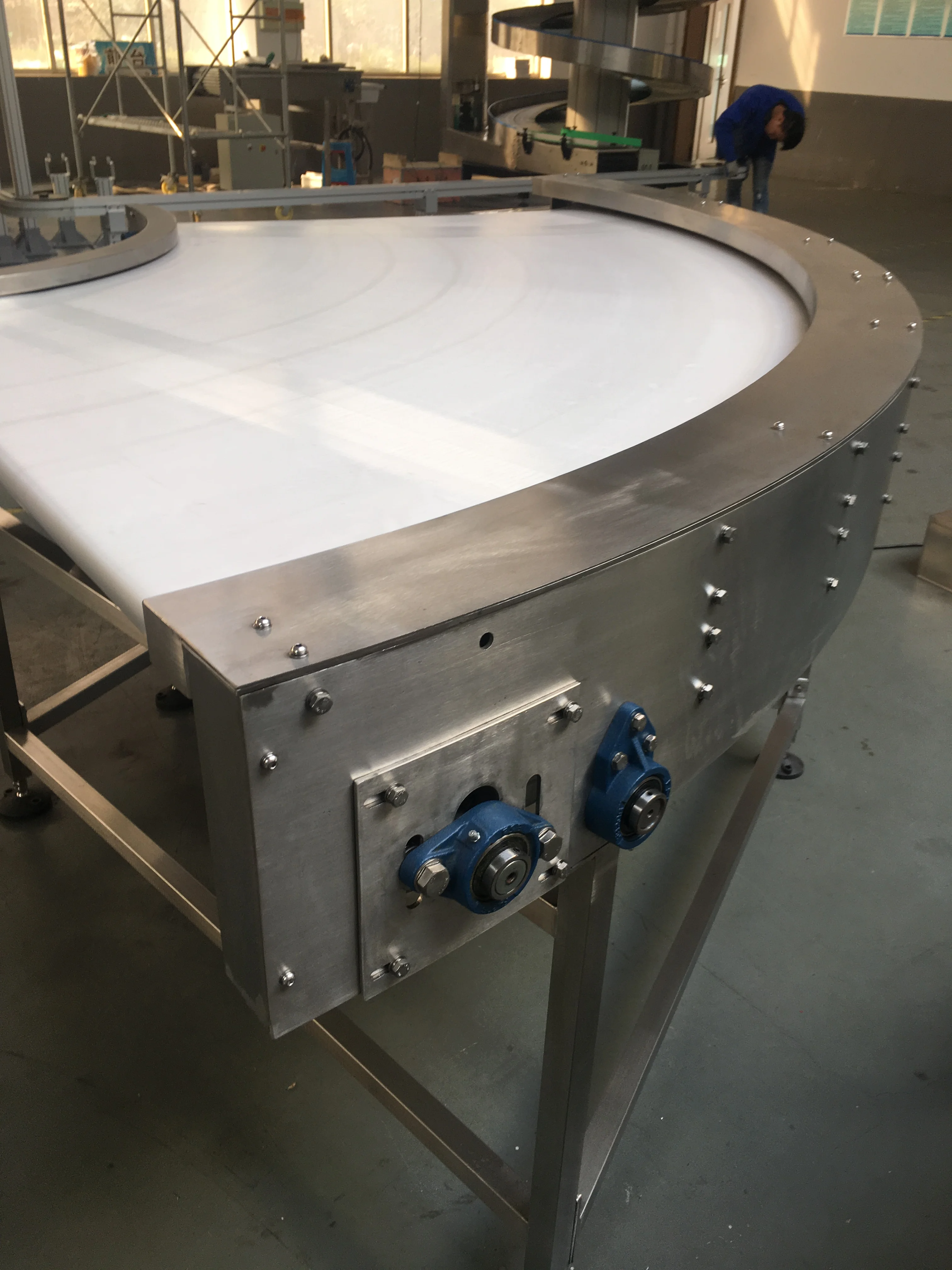 90 degree curved belt conveyor for small cakes