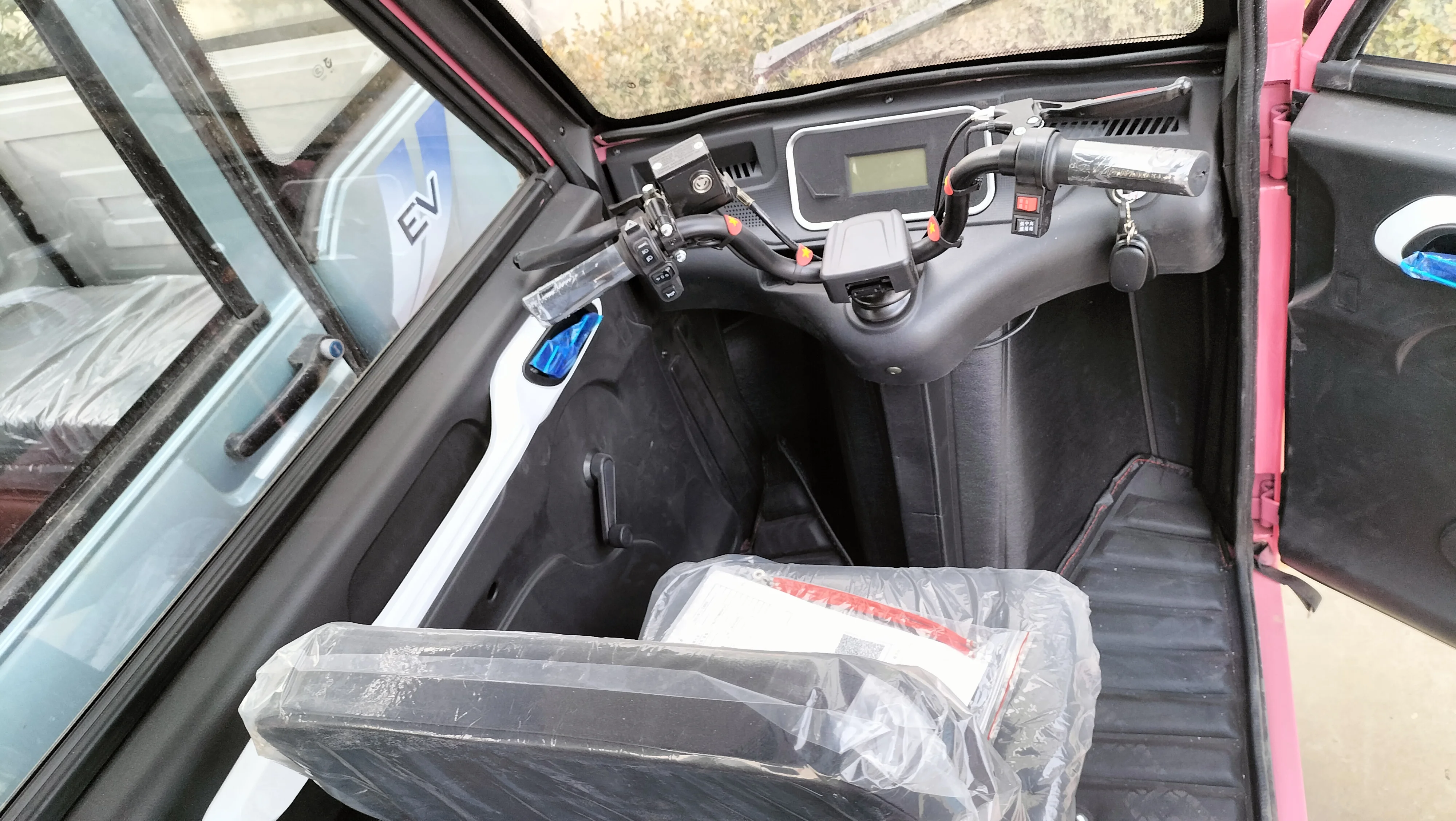 Cheap New Electric Vehicle Enclosed Scooters 3 Wheel Passenger Electric Motorized Tricycle For Adults