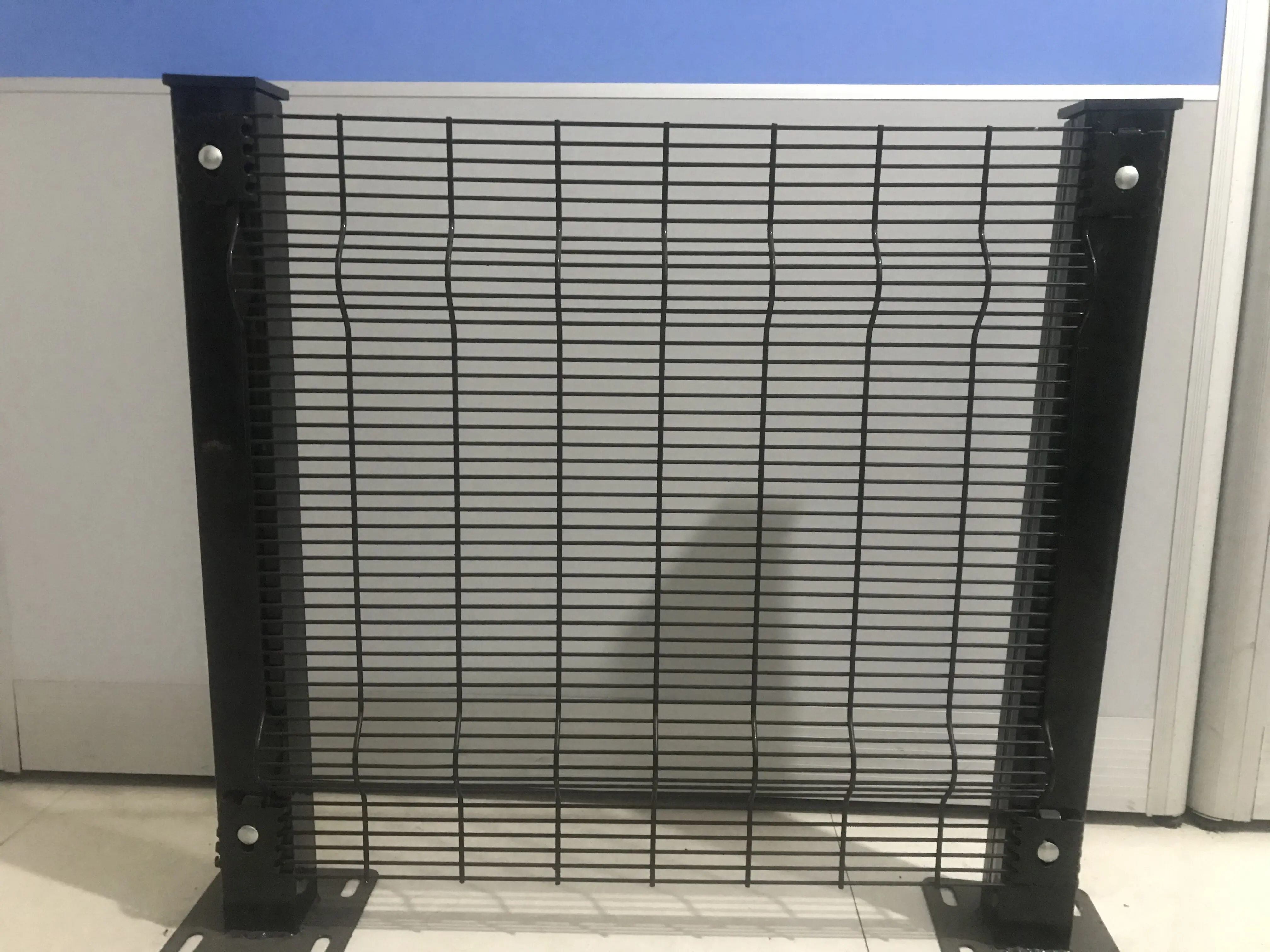 Забор по заводской цене дешевая пластиковая металлическая анти-восходящая сетка 358 забор