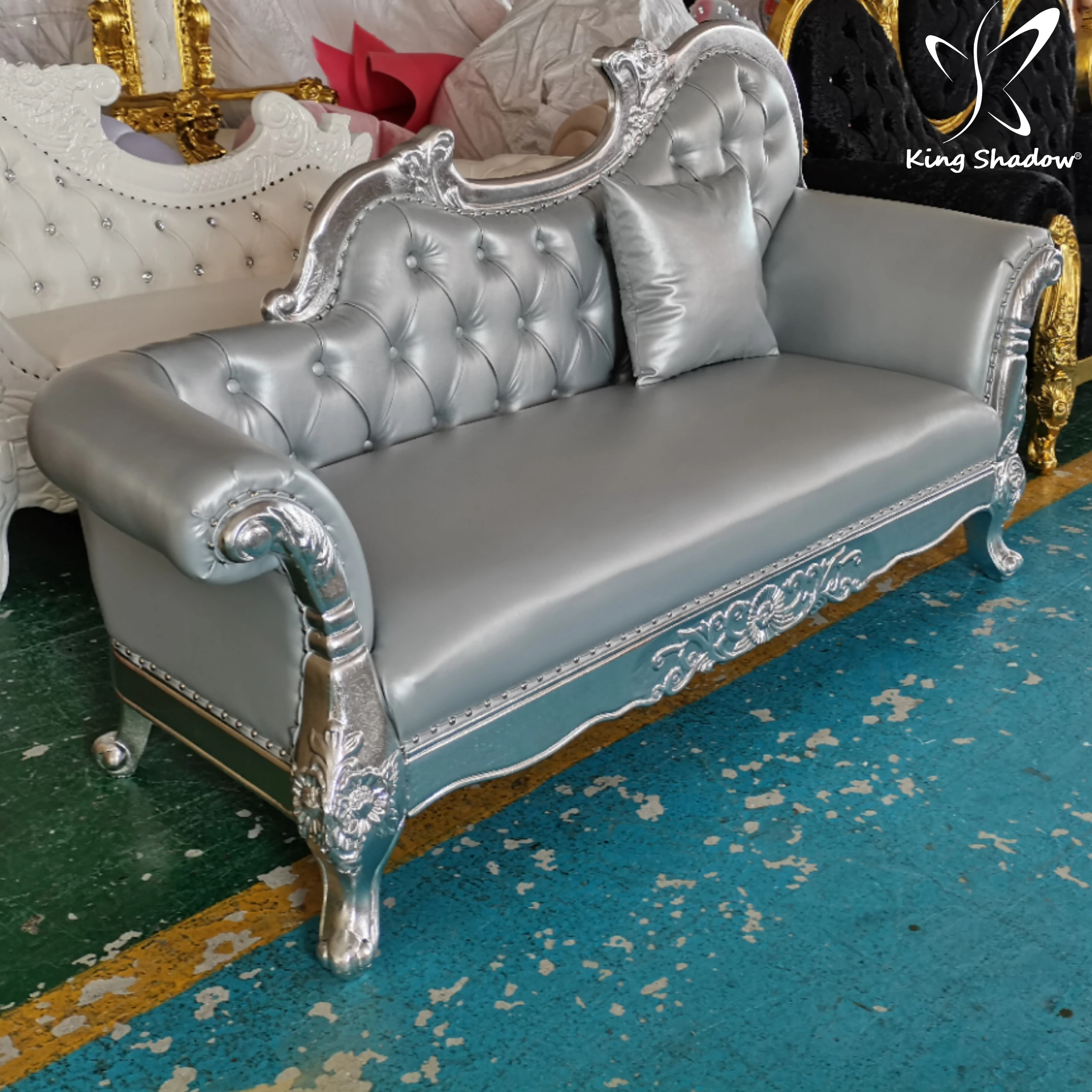 Hot sale waiting sofa royal leather waiting sofa beauty salon sofa with pillow
