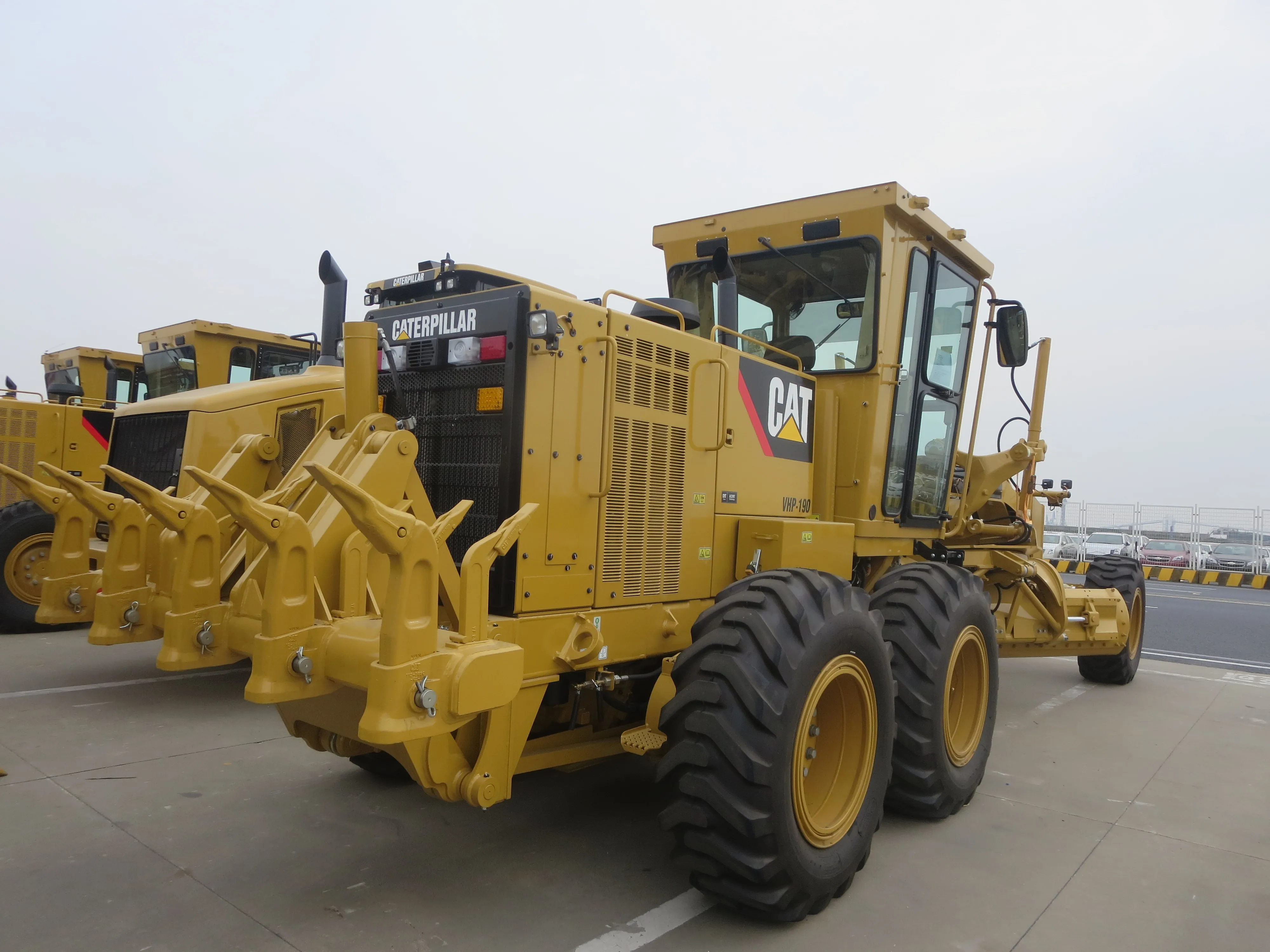 Brand new USA made original Caterpillar 140k motor grader, road construction tractor with blade and fork 140K new