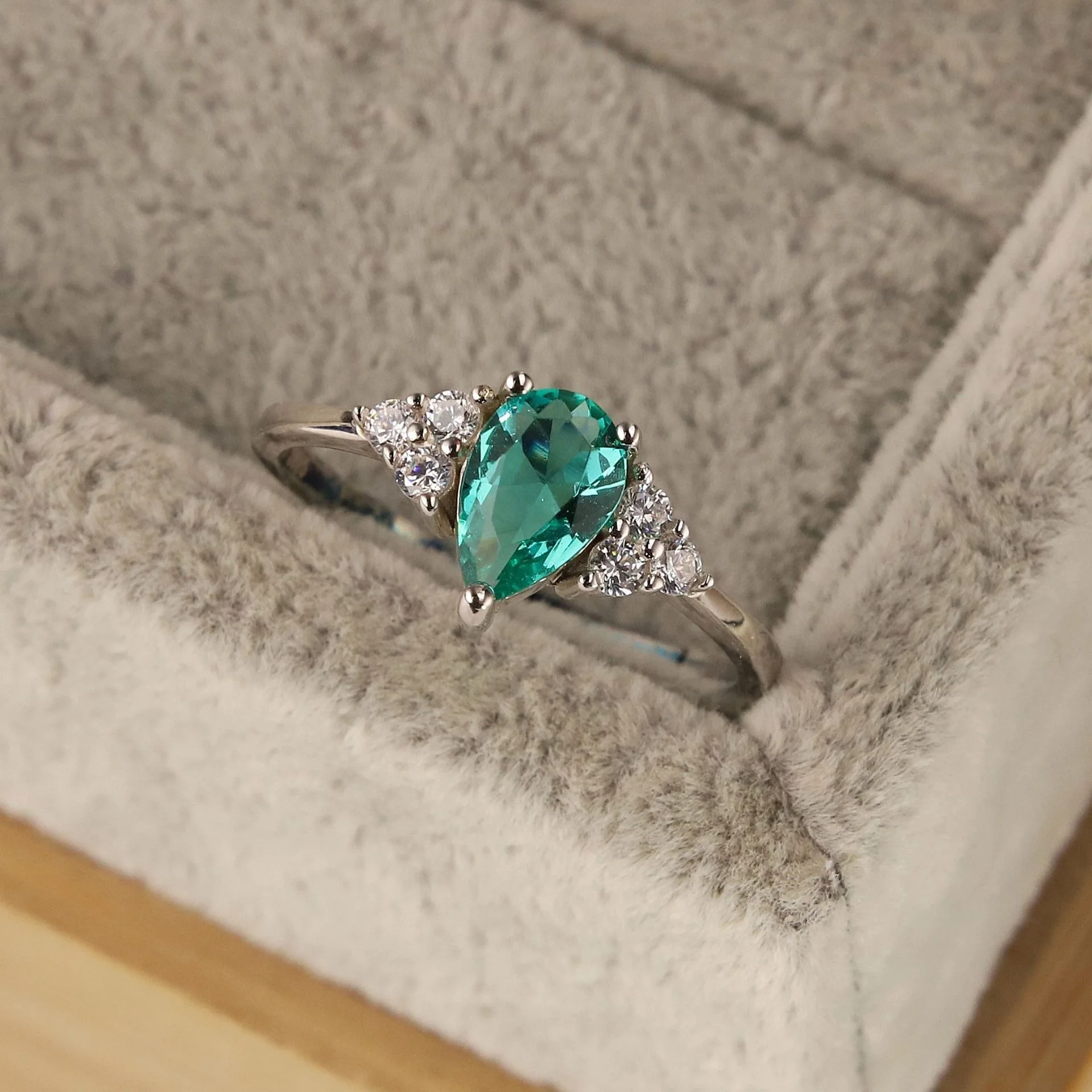 Fashion Jewelry Silver Black Rhodium Plated Zircon Pear Cut Ring