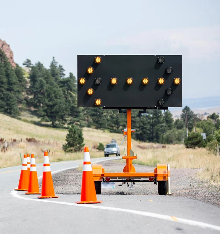 Traffic Lights Panel Sign  LED Flashing Solar Arrow  Boards Trailer